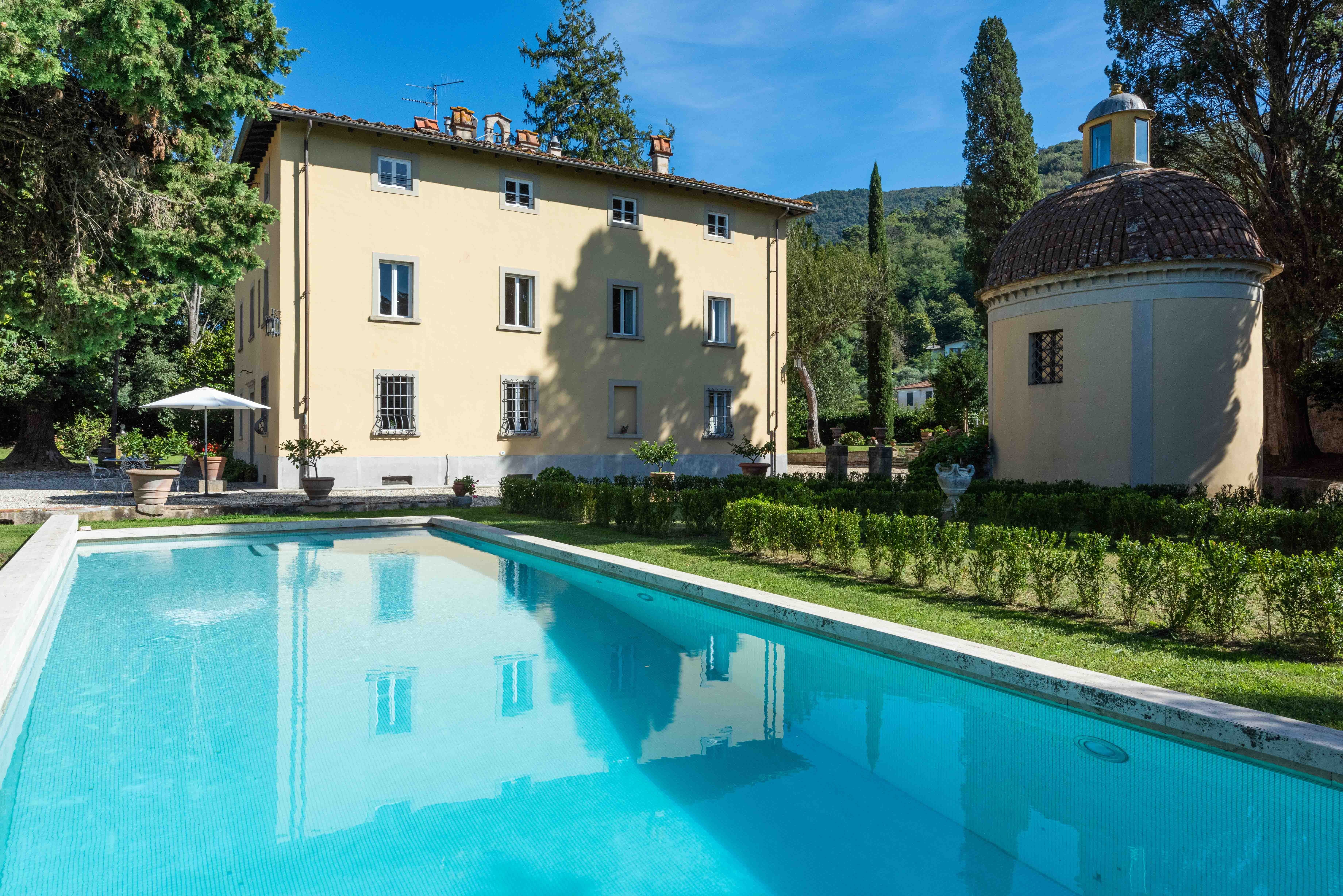 Villa Frantoio Lucca: Luxury 3-Bedroom Villa with Private Pool and Air Conditioning, Lucca
