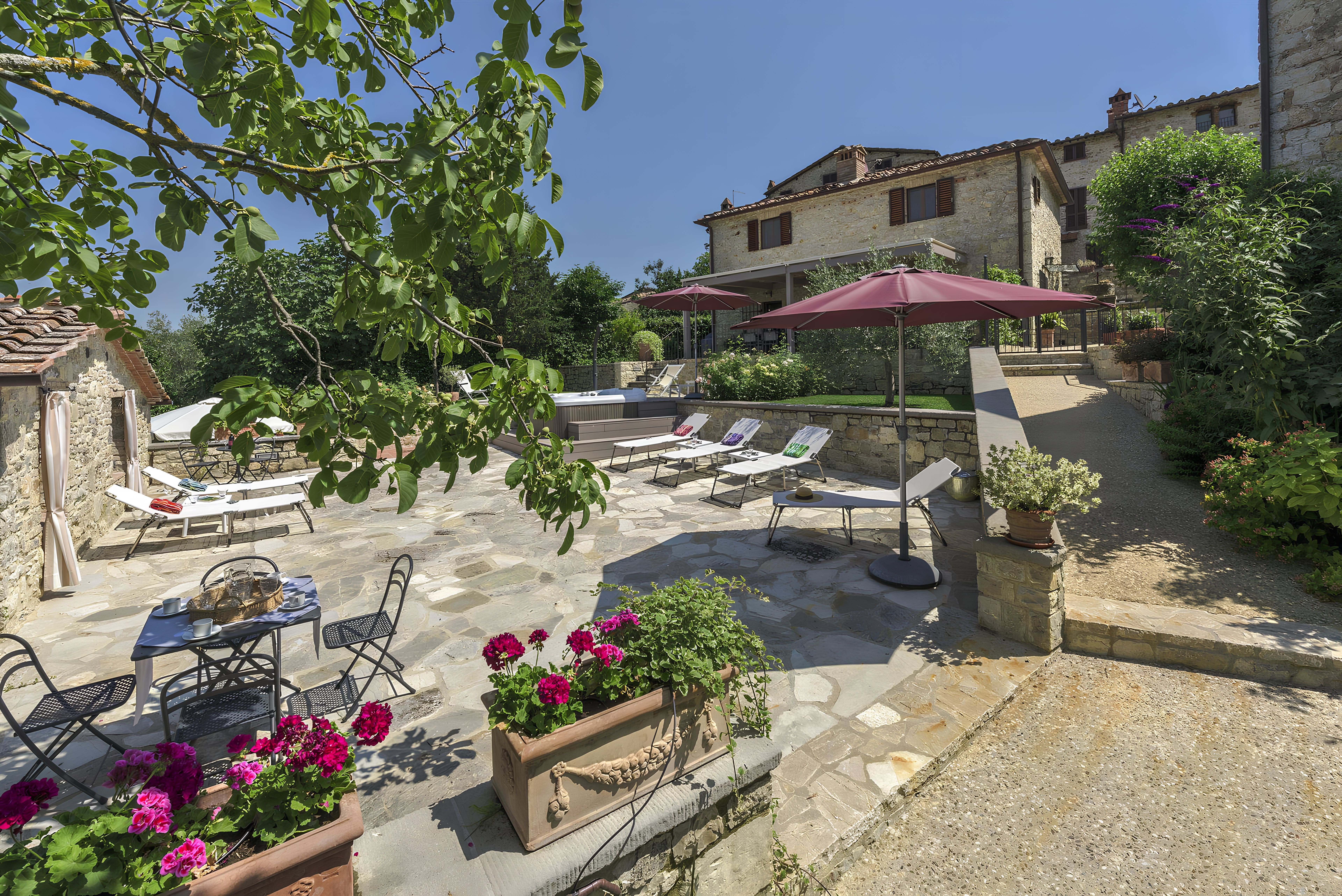 Villa Frassineto Chianti: Luxury 3-Bedroom Villa Rental with Pool and Hot Tub in Chianti Tuscany