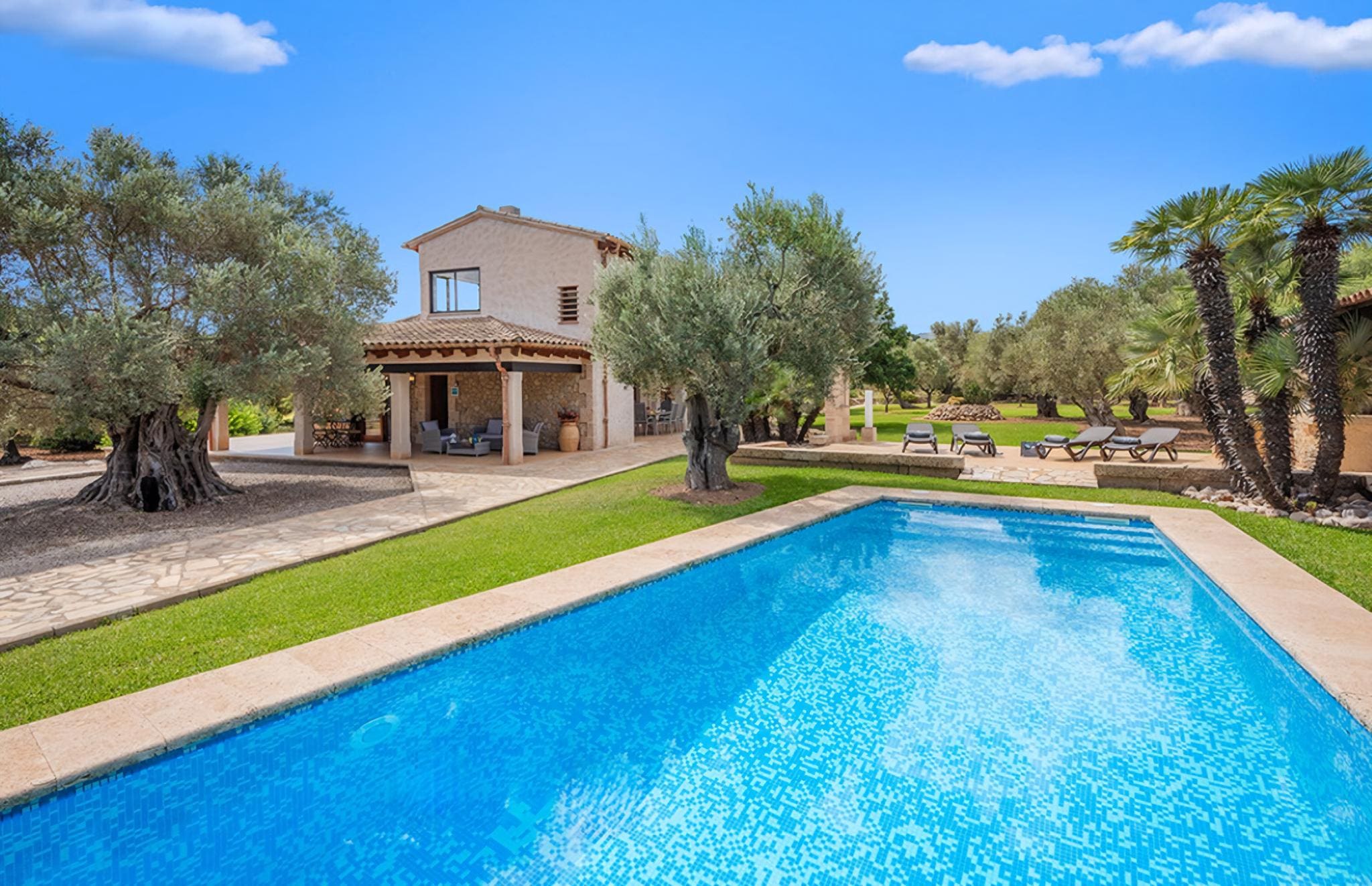 Villa Garrover Mallorca: Luxury 3-Bedroom Villa with Pool and Sea Views, Mallorca