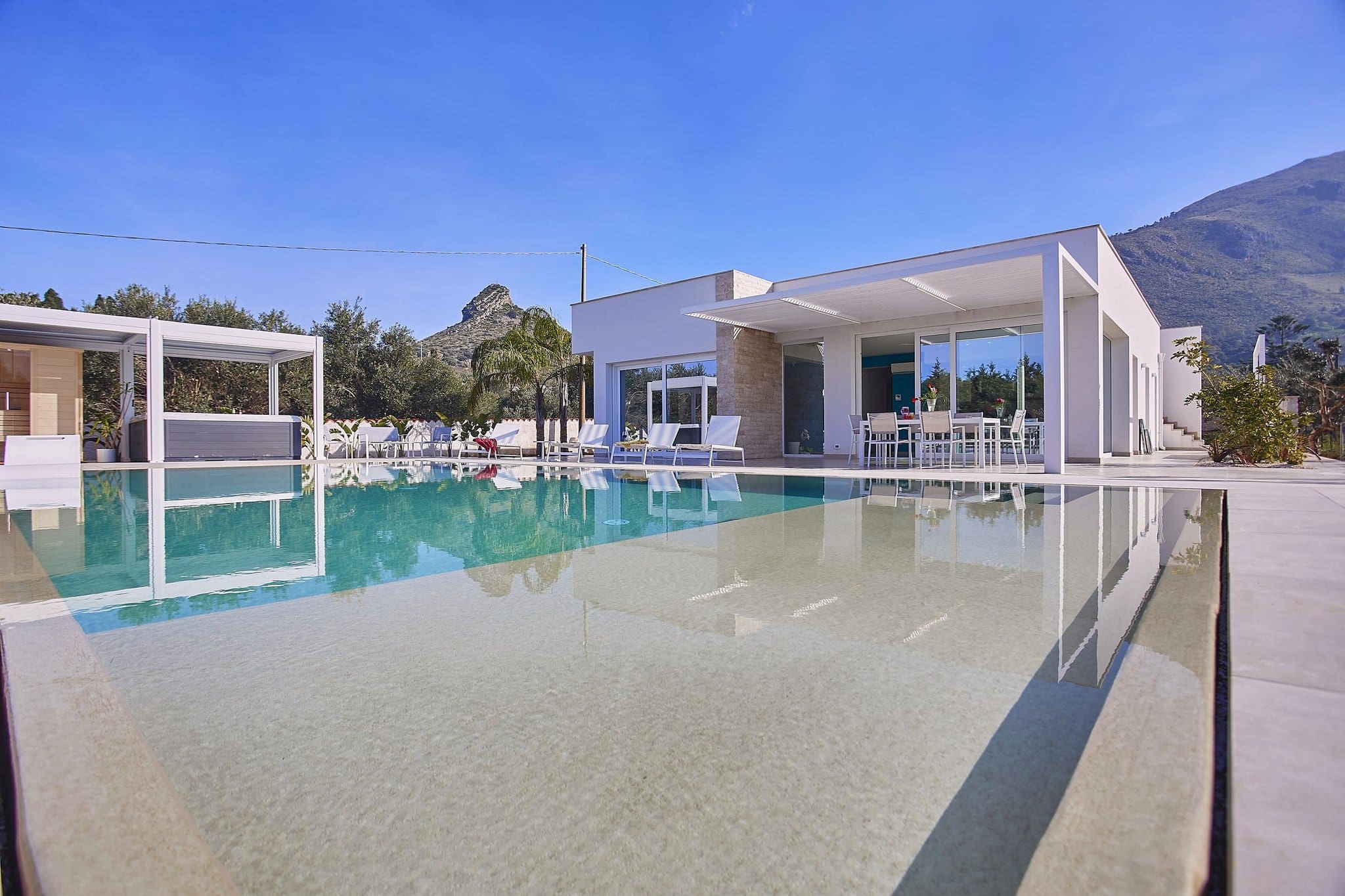 Villa Genovese Trapani: Luxury 3-Bedroom Villa with Private Pool and Sea Views, Trapani