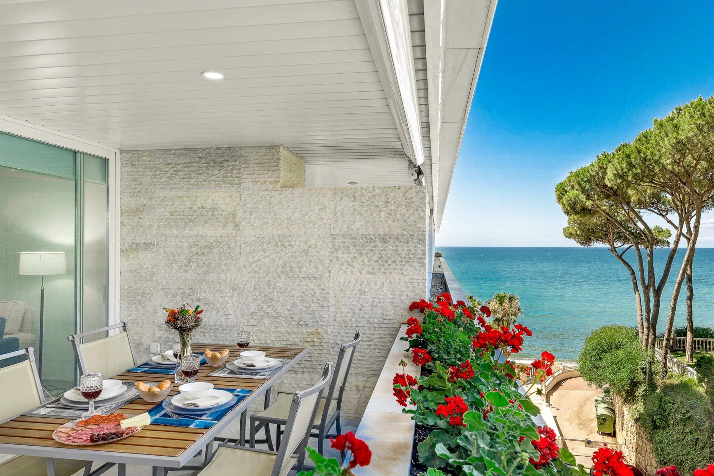 Villa Esmeralda Aloha Marbella: Stylish 2-Bedroom Apartment with Sea Views and Pool, Marbella
