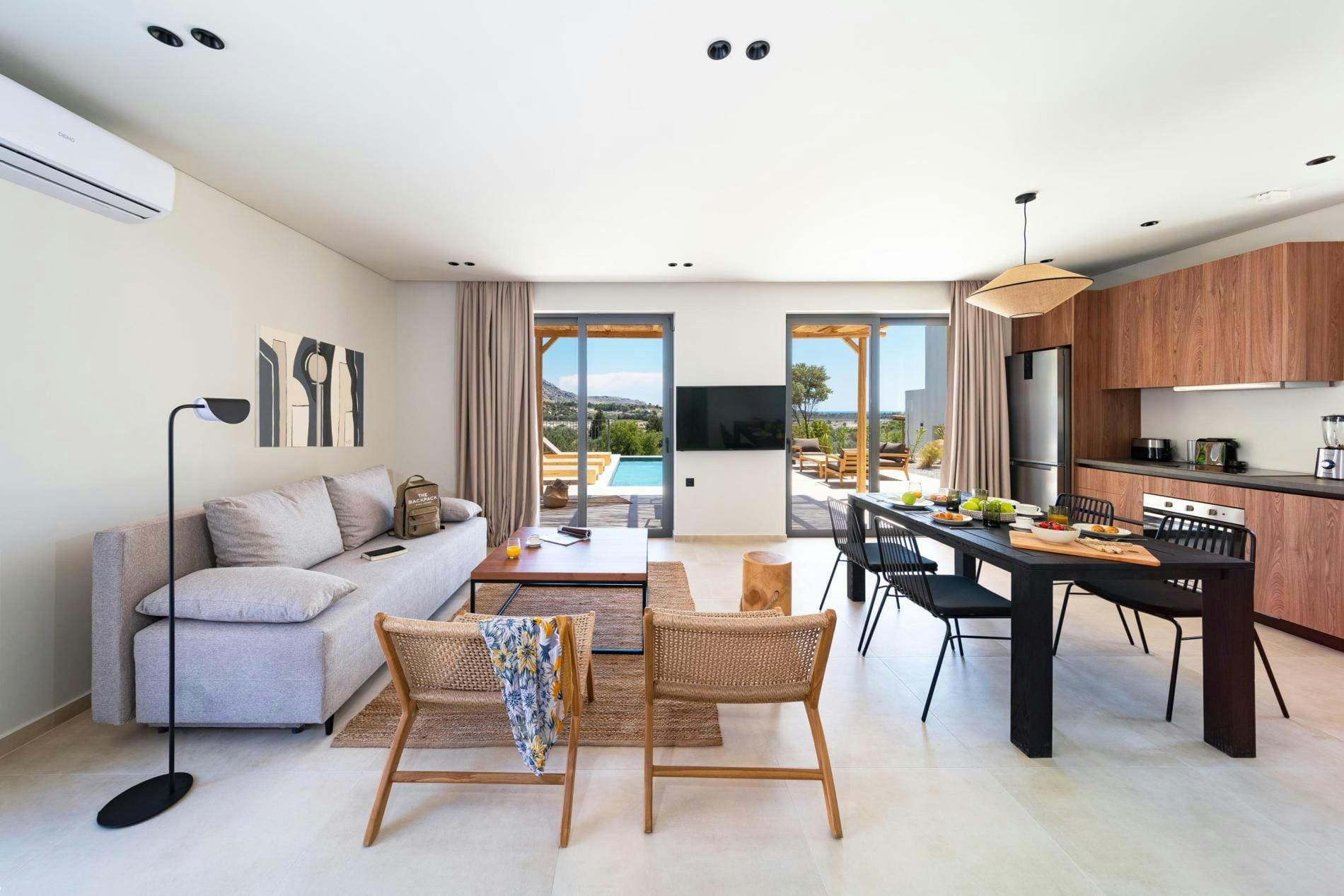 Villa Harakiotis Haraki: Luxury 3-Bedroom Villa with Infinity Pool and Sea Views, Haraki