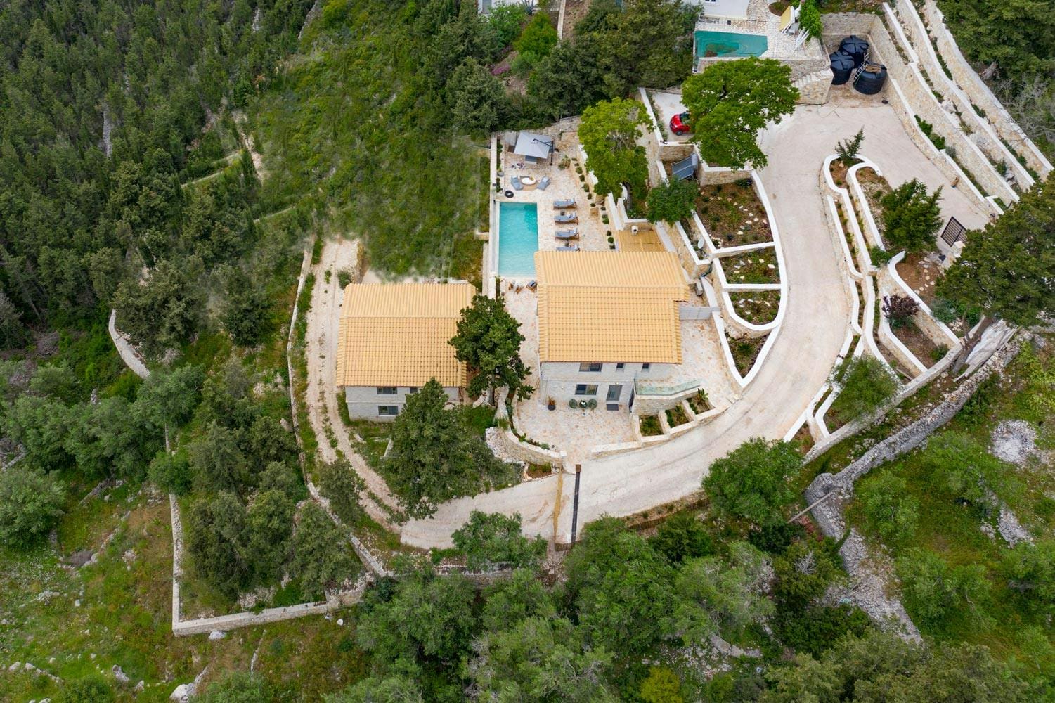 Villa Ionio Vlachopoulatika: Luxury 3-Bedroom Villa with Infinity Pool, Paxi