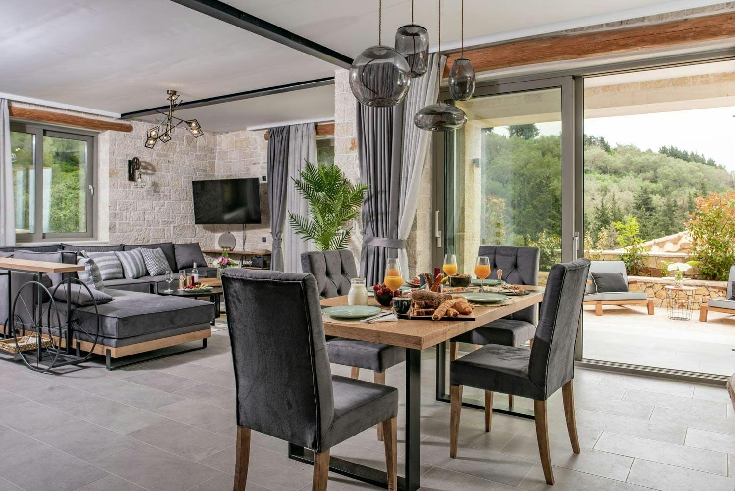 Villa Ionio Vlachopoulatika: Luxury 3-Bedroom Villa with Infinity Pool, Paxi