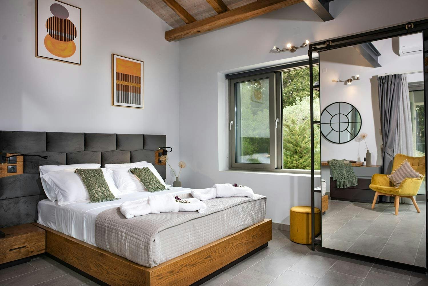 Villa Ionio Vlachopoulatika: Luxury 3-Bedroom Villa with Infinity Pool, Paxi