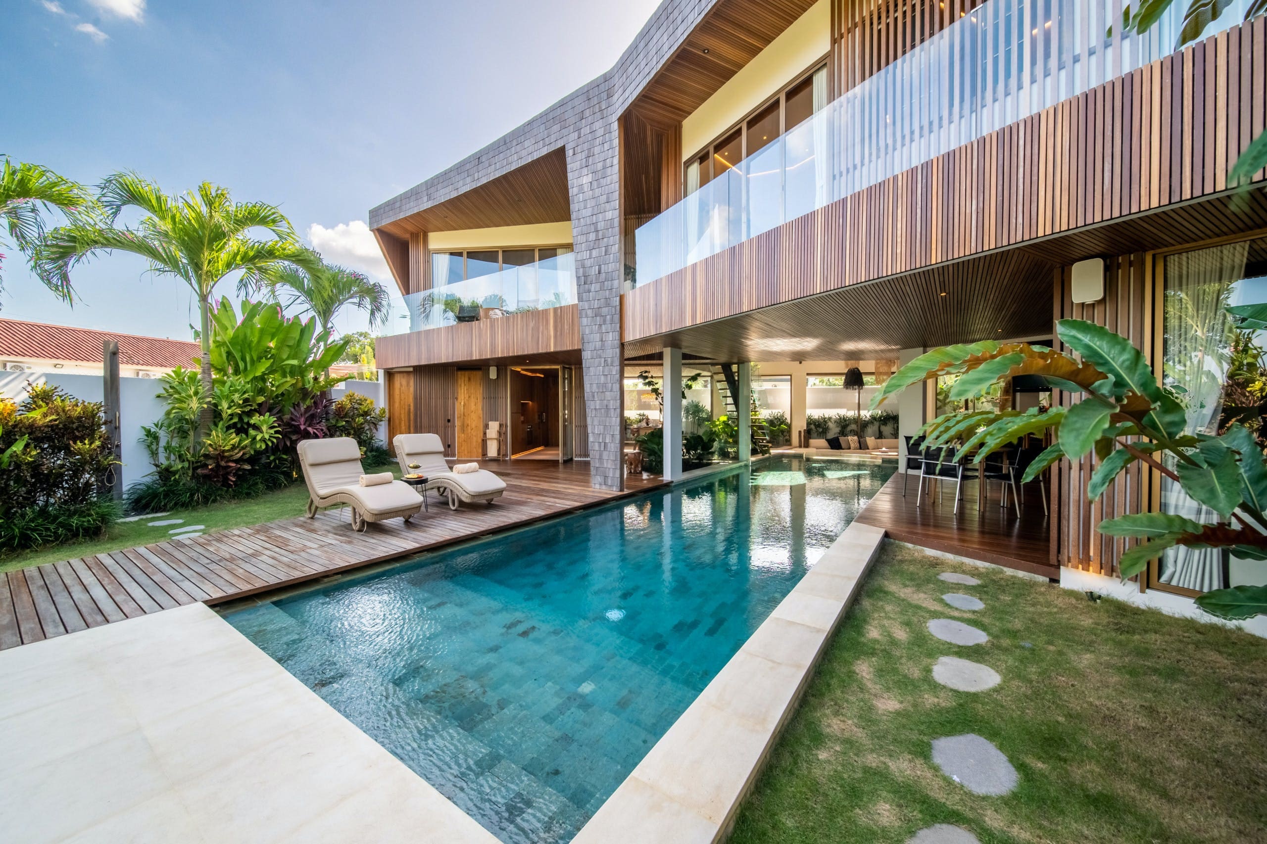 Villa Jepun Berawa: Luxury 3-Bedroom Villa with Private Pool and Sea Views, Bali