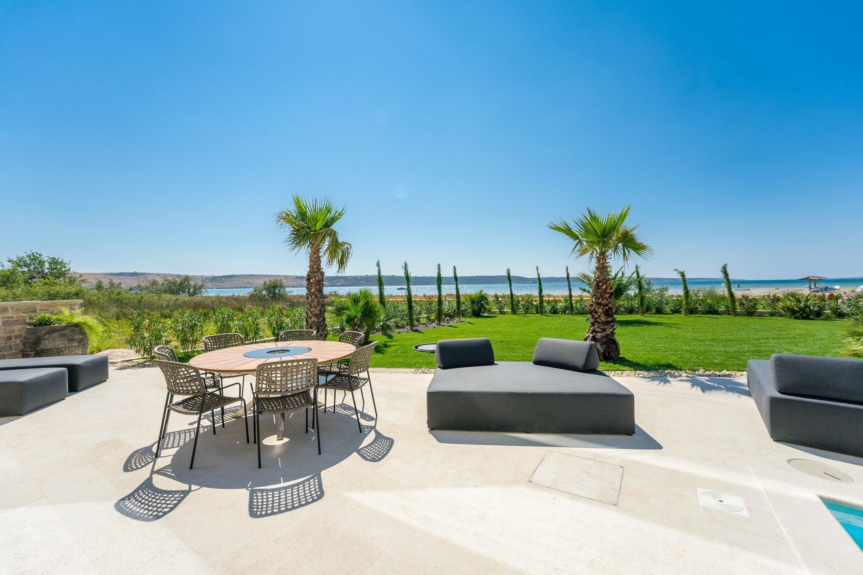 Villa Jugo Zadar: Luxury 3-Bedroom Villa with Pool and Sea Views, Zadar