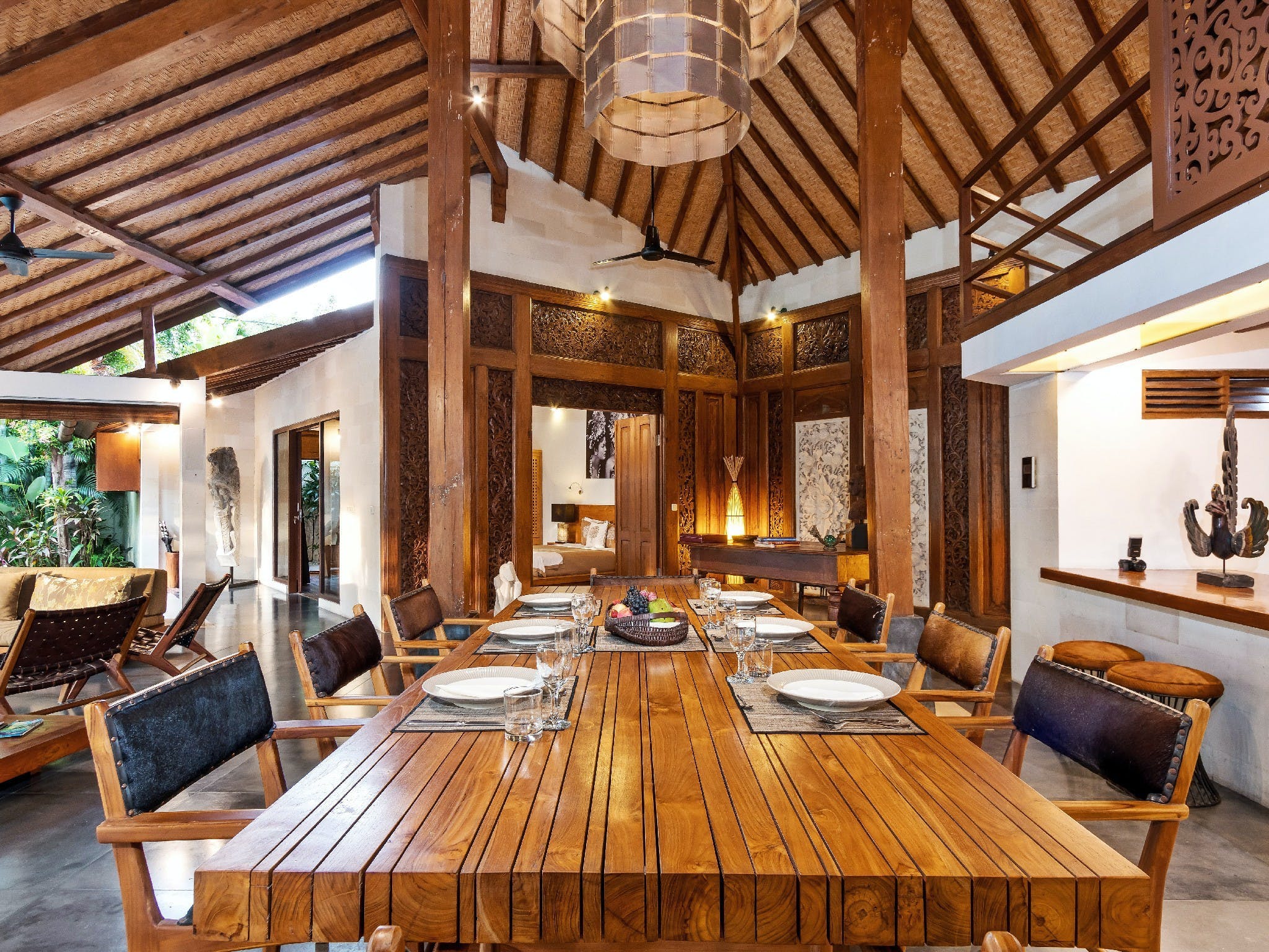 Villa Jukung Seminyak Bali: Luxury 3-Bedroom Apartment with Private Pool and Sea Views, Bali