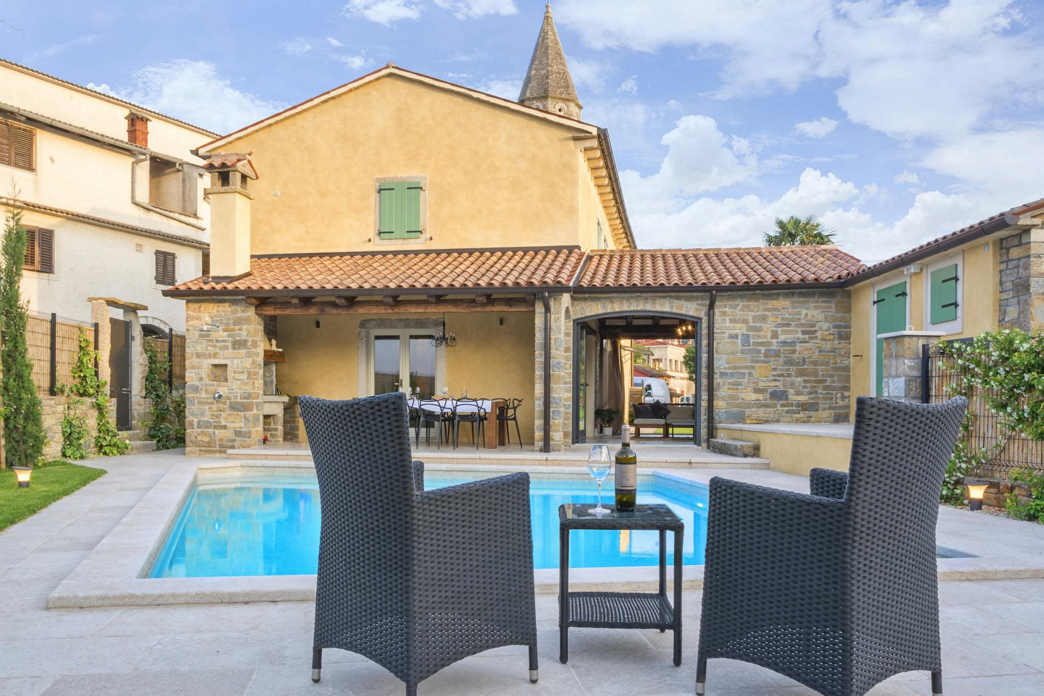 Villa Kaldir Motovun: Luxury 3-Bedroom Villa with Heated Pool and BBQ, Istria
