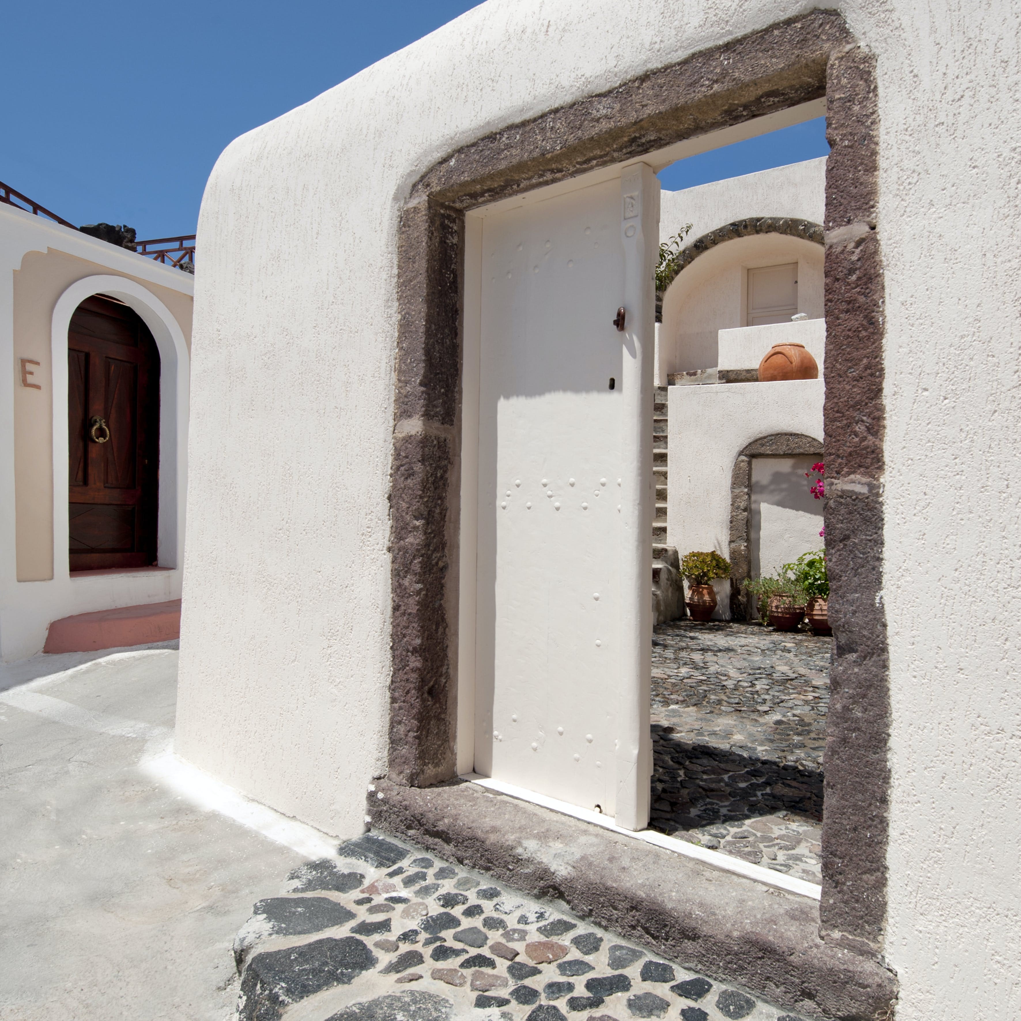 Villa Kallistē Megalochori: Charming 2-Bedroom Apartment with Hot Tub and Sea Views, Santorini