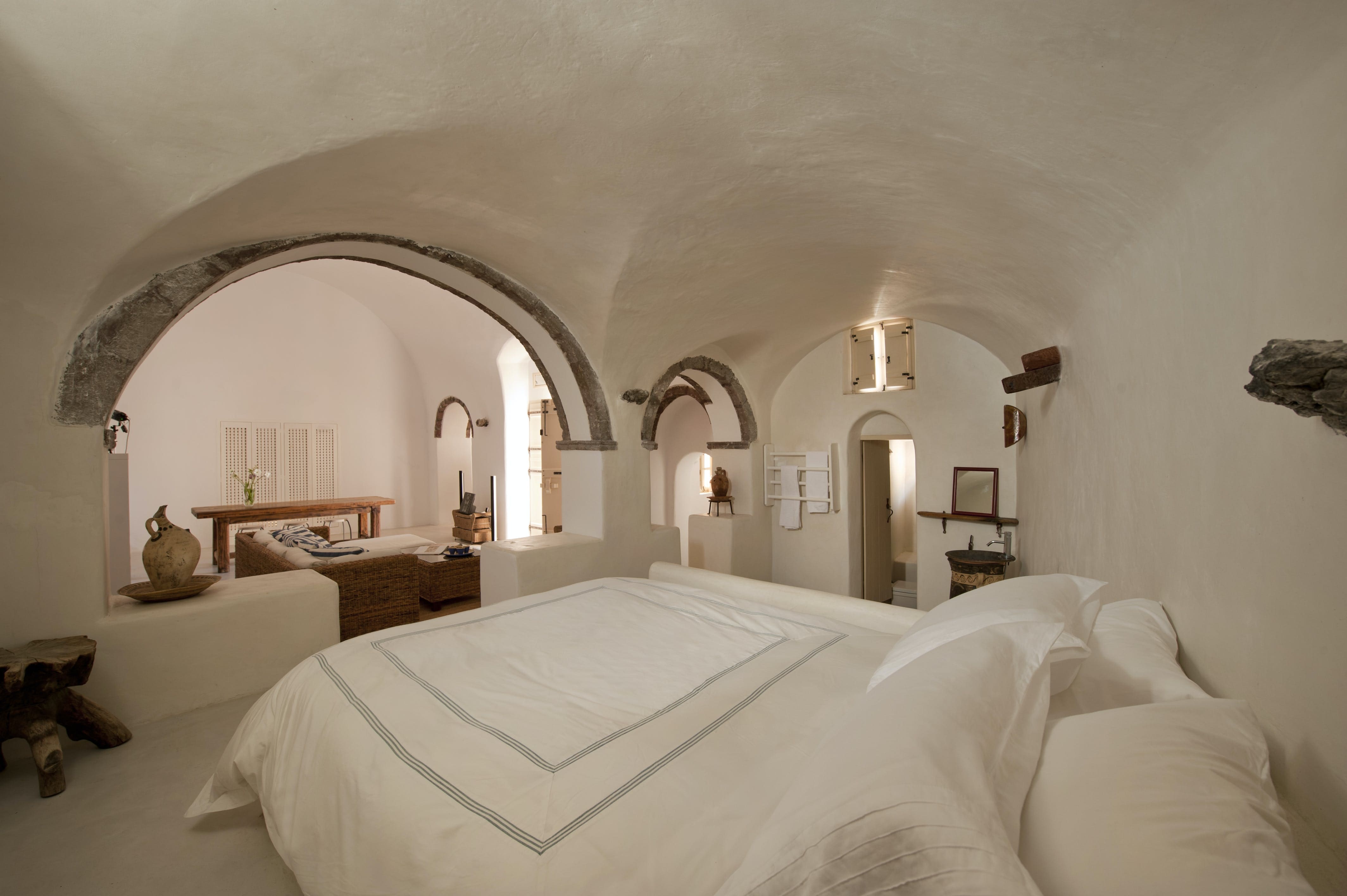 Villa Kallistē Megalochori: Charming 2-Bedroom Apartment with Hot Tub and Sea Views, Santorini