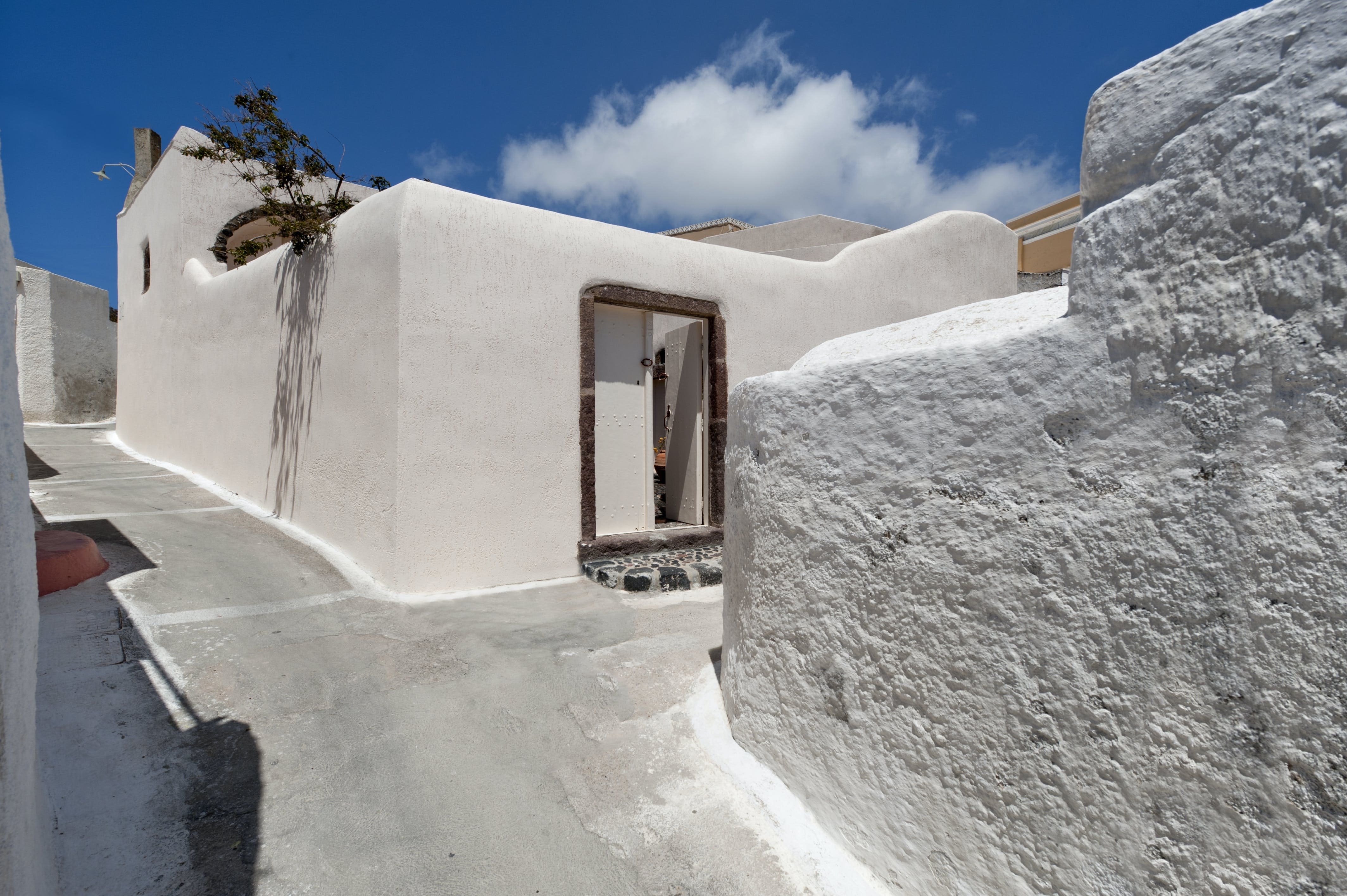 Villa Kallistē Megalochori: Charming 2-Bedroom Apartment with Hot Tub and Sea Views, Santorini