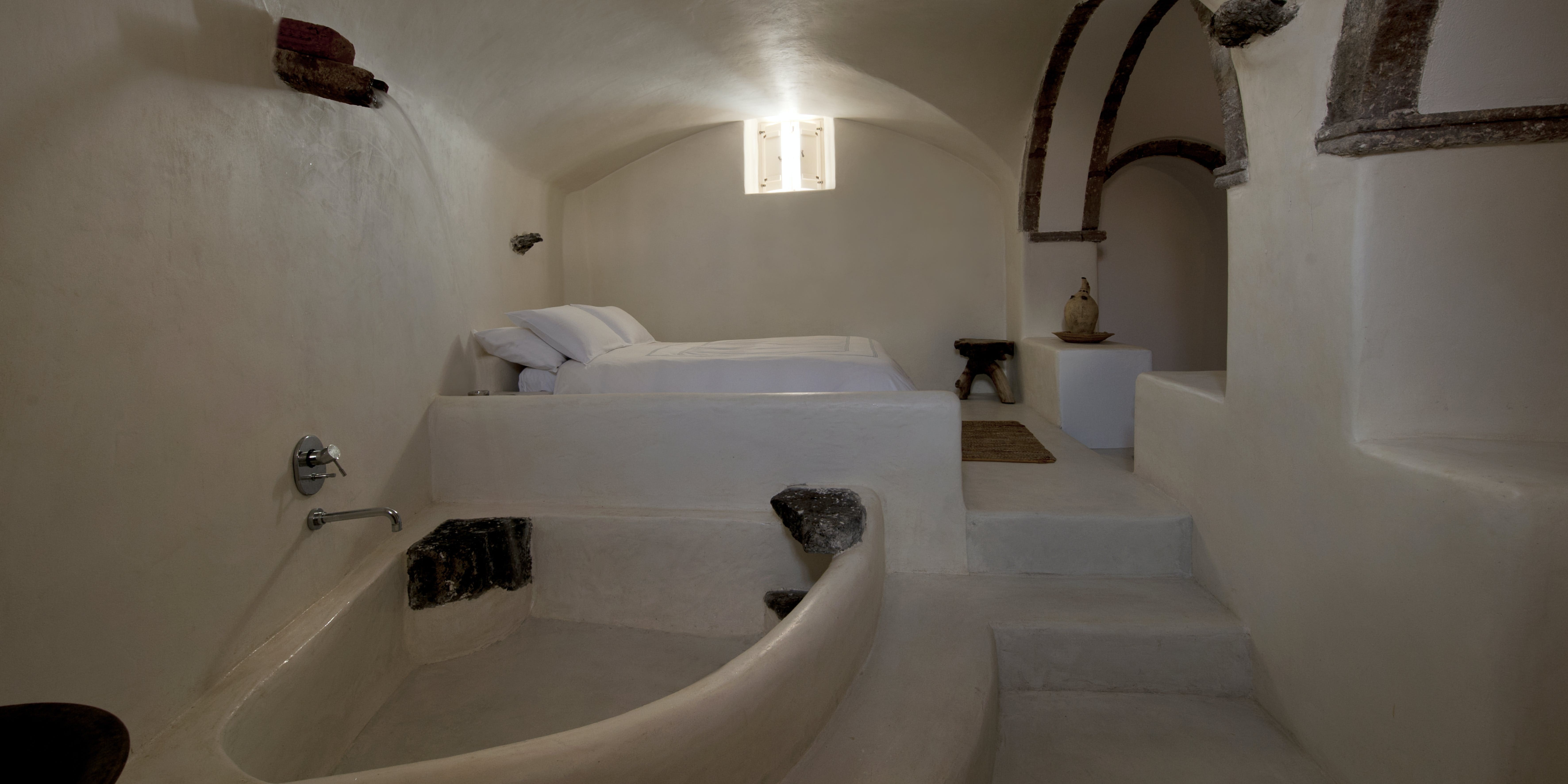 Villa Kallistē Megalochori: Charming 2-Bedroom Apartment with Hot Tub and Sea Views, Santorini