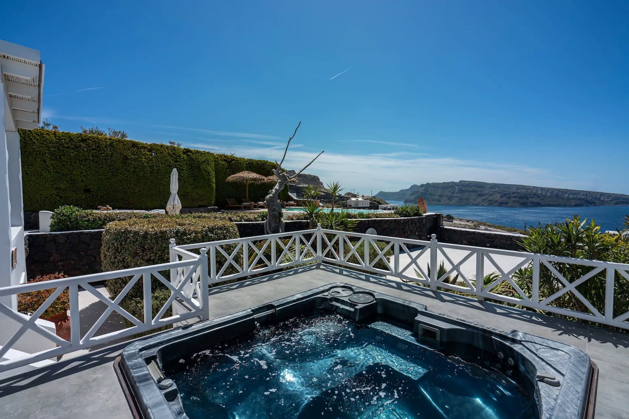 Villa Kallistē Oia: Luxury 3-Bedroom Villa with Private Pool and Hot Tub, Santorini
