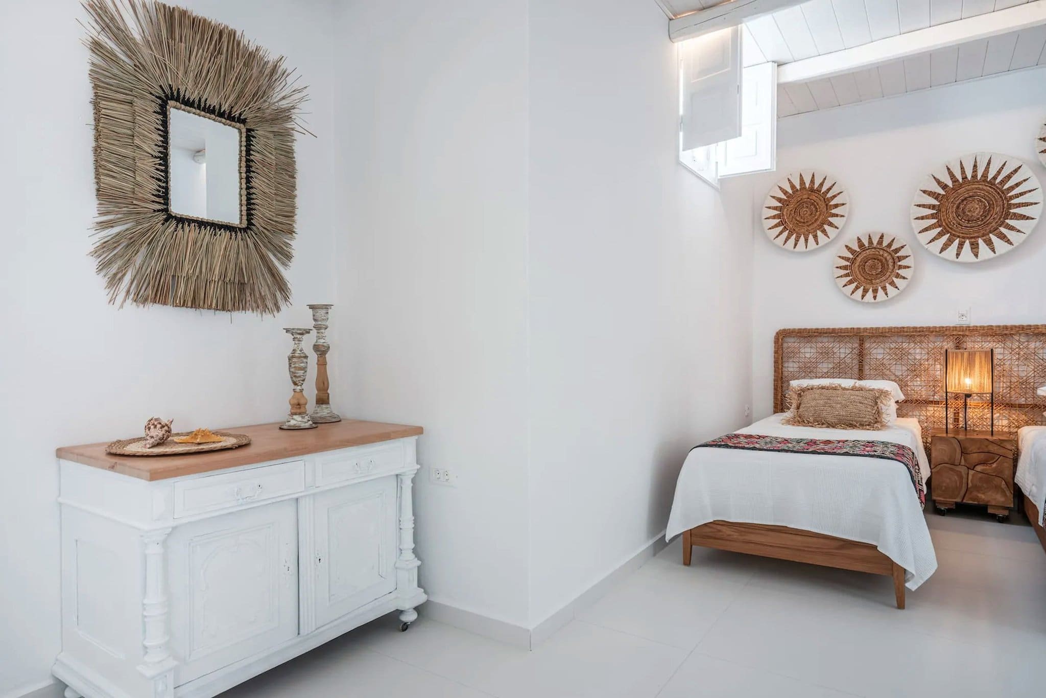 Villa Kallistē Oia: Luxury 3-Bedroom Villa with Private Pool and Hot Tub, Santorini