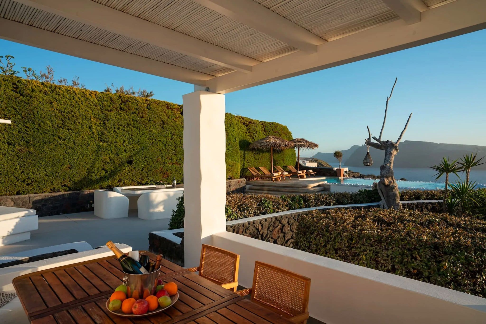 Villa Kallistē Oia: Luxury 3-Bedroom Villa with Private Pool and Hot Tub, Santorini