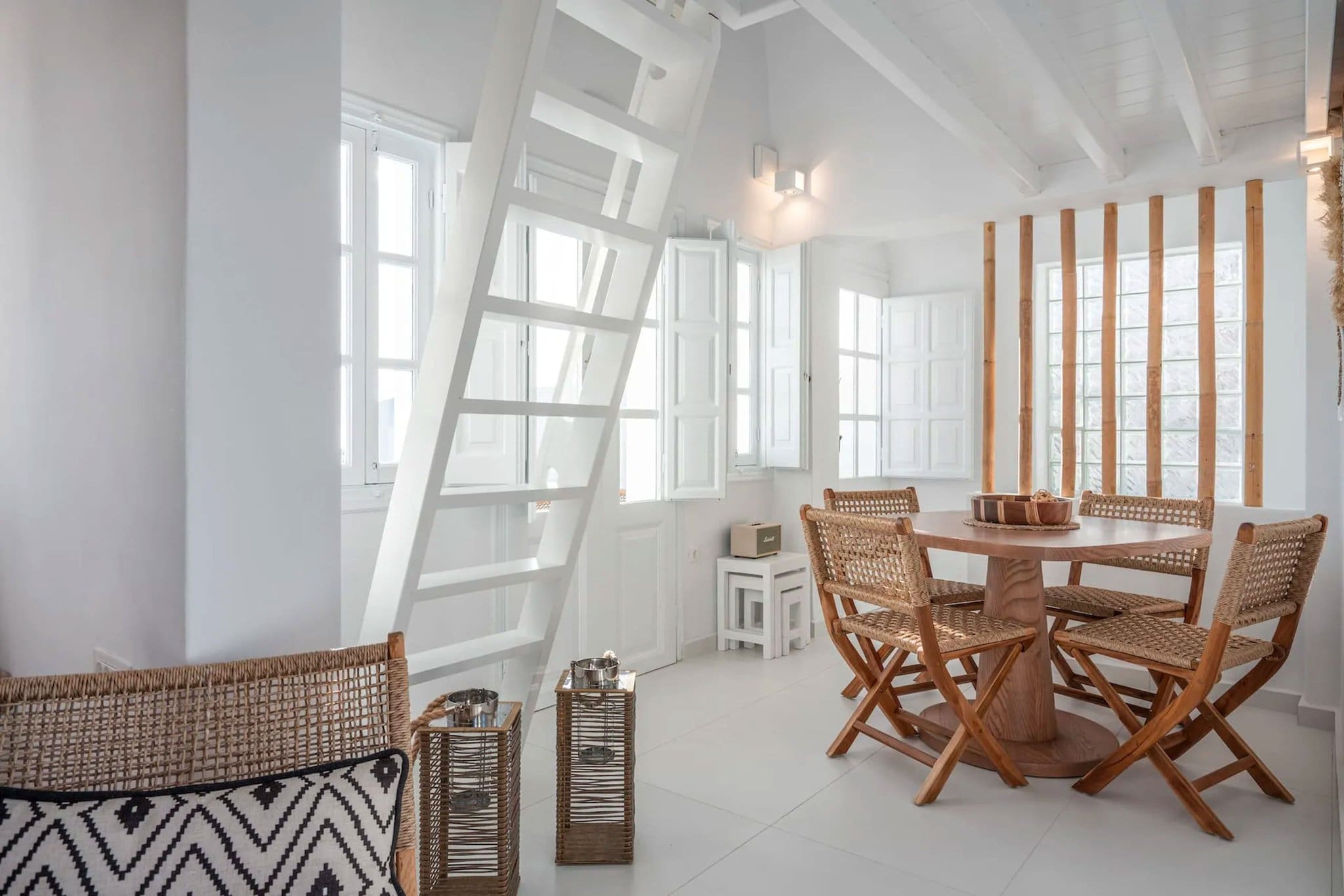 Villa Kallistē Oia: Luxury 3-Bedroom Villa with Private Pool and Hot Tub, Santorini