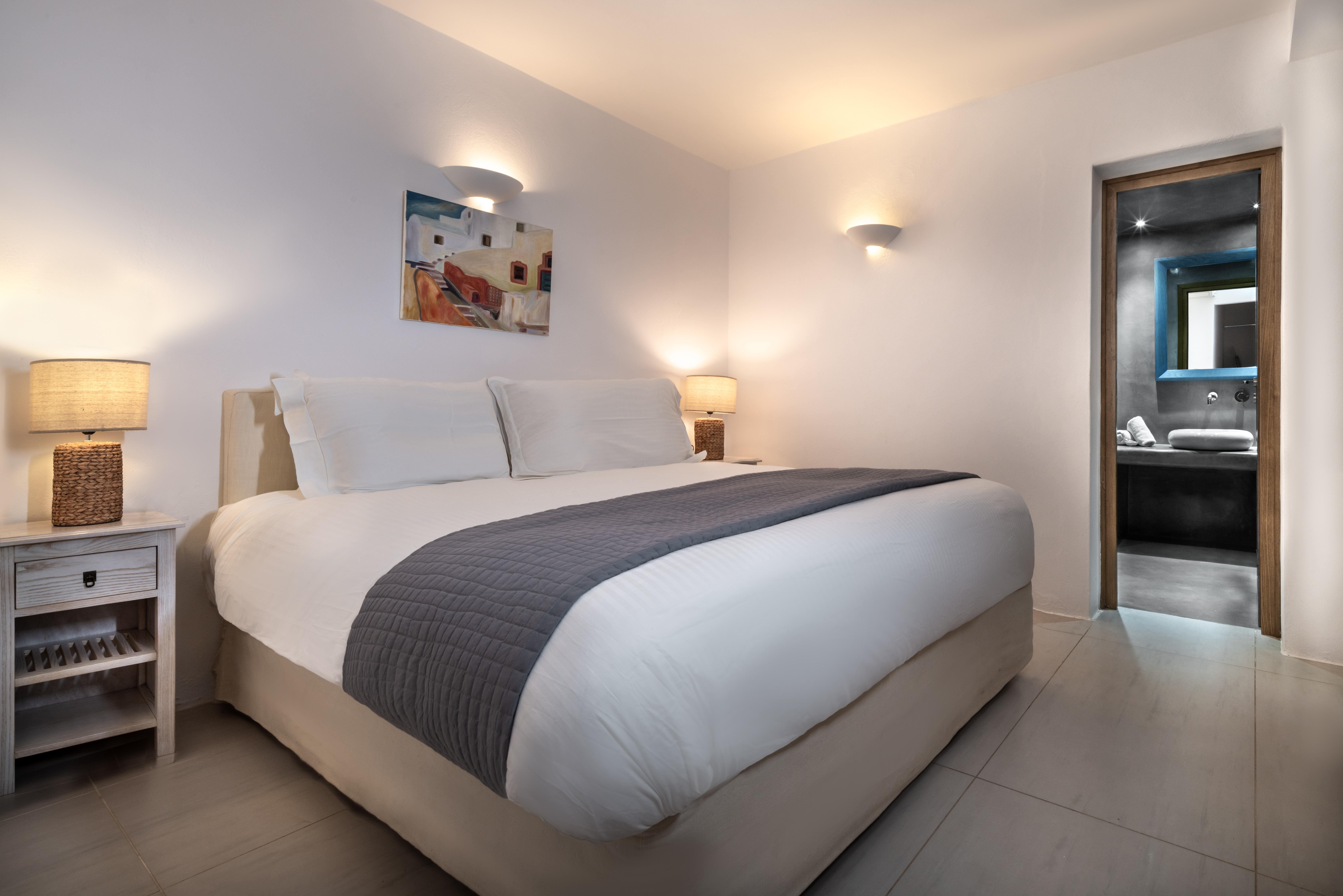 Villa Kallistē Santorini: Chic 2-Bedroom Apartment with Private Pool and Sea Views, Santorini Greece