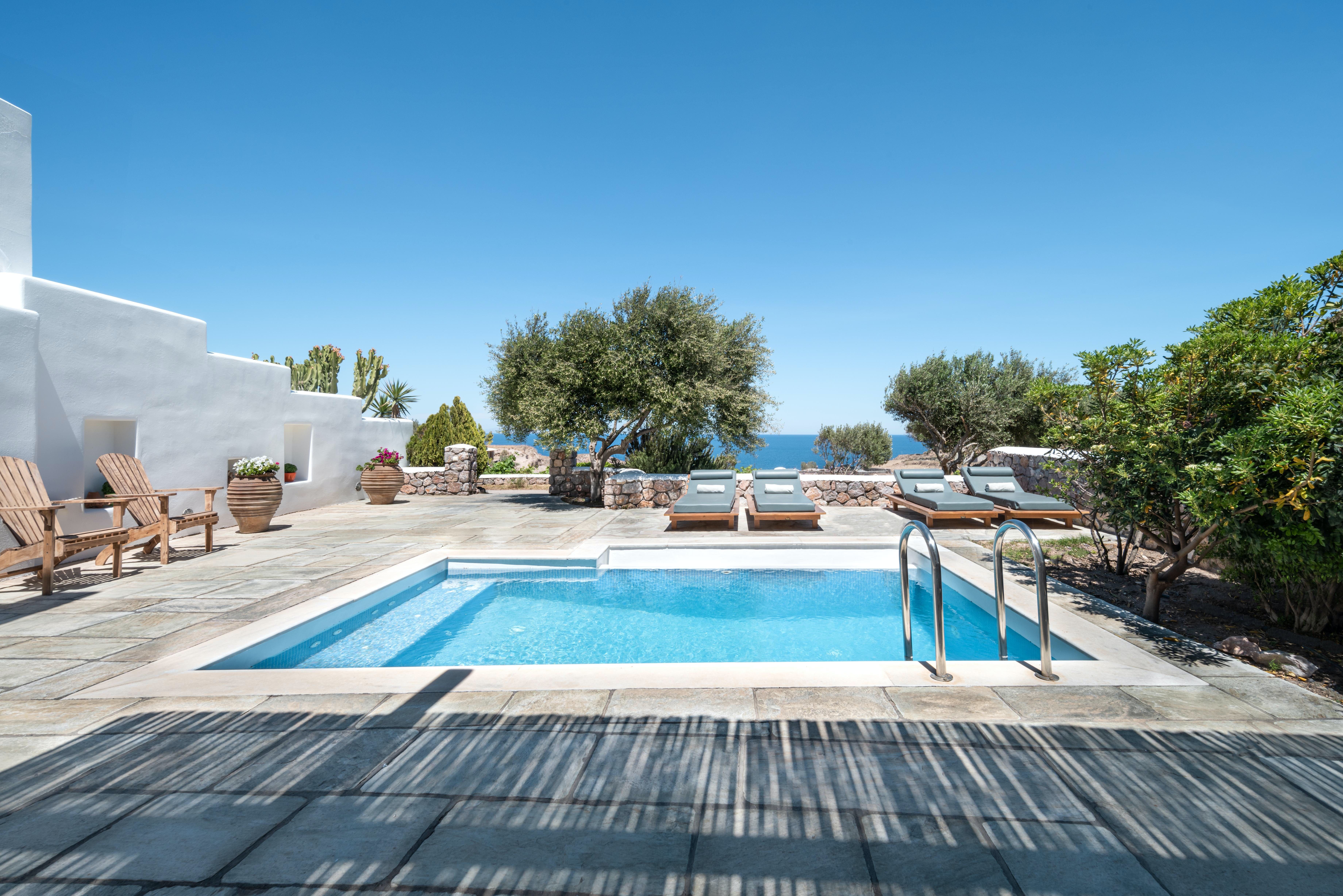Villa Kallistē Santorini: Chic 2-Bedroom Apartment with Private Pool and Sea Views, Santorini Greece