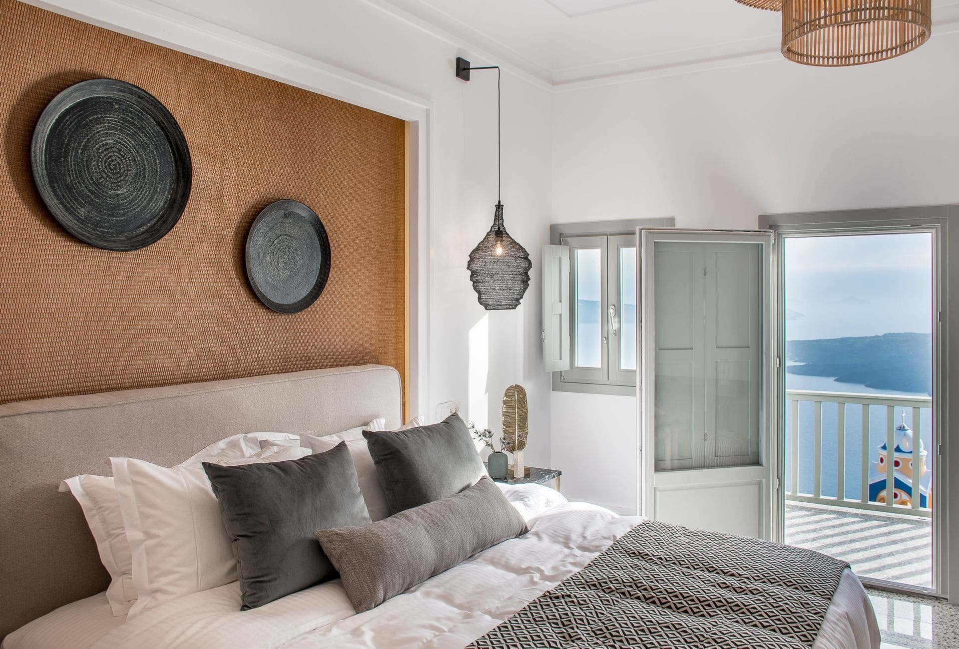 Villa Lefkos Vourvoulos Santorini: Charming 1-Bedroom Apartment with Private Hot Tub and Sea Views, Santorini