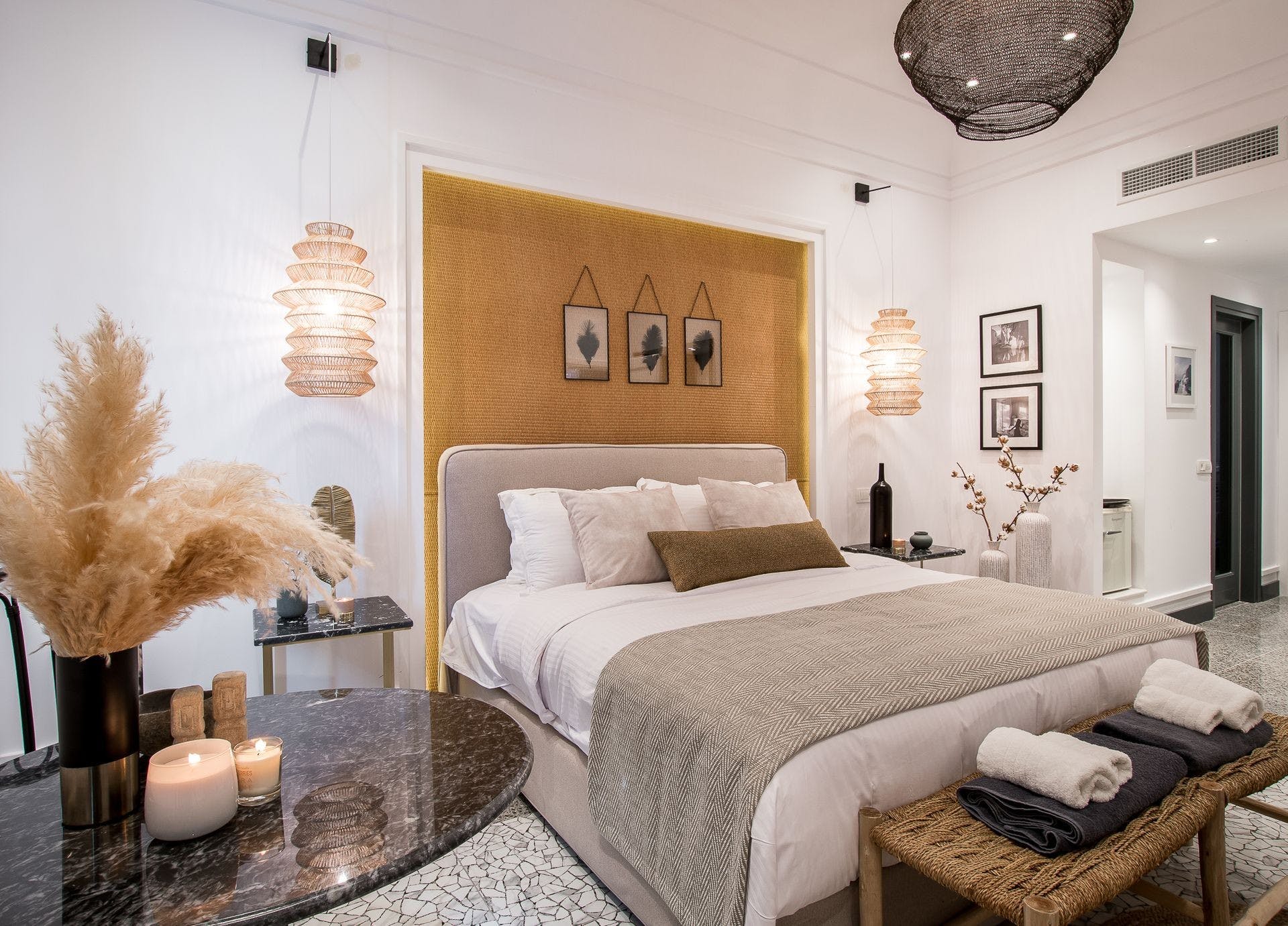 Villa Lefkos Vourvoulos Santorini: Charming 1-Bedroom Apartment with Private Hot Tub and Sea Views, Santorini