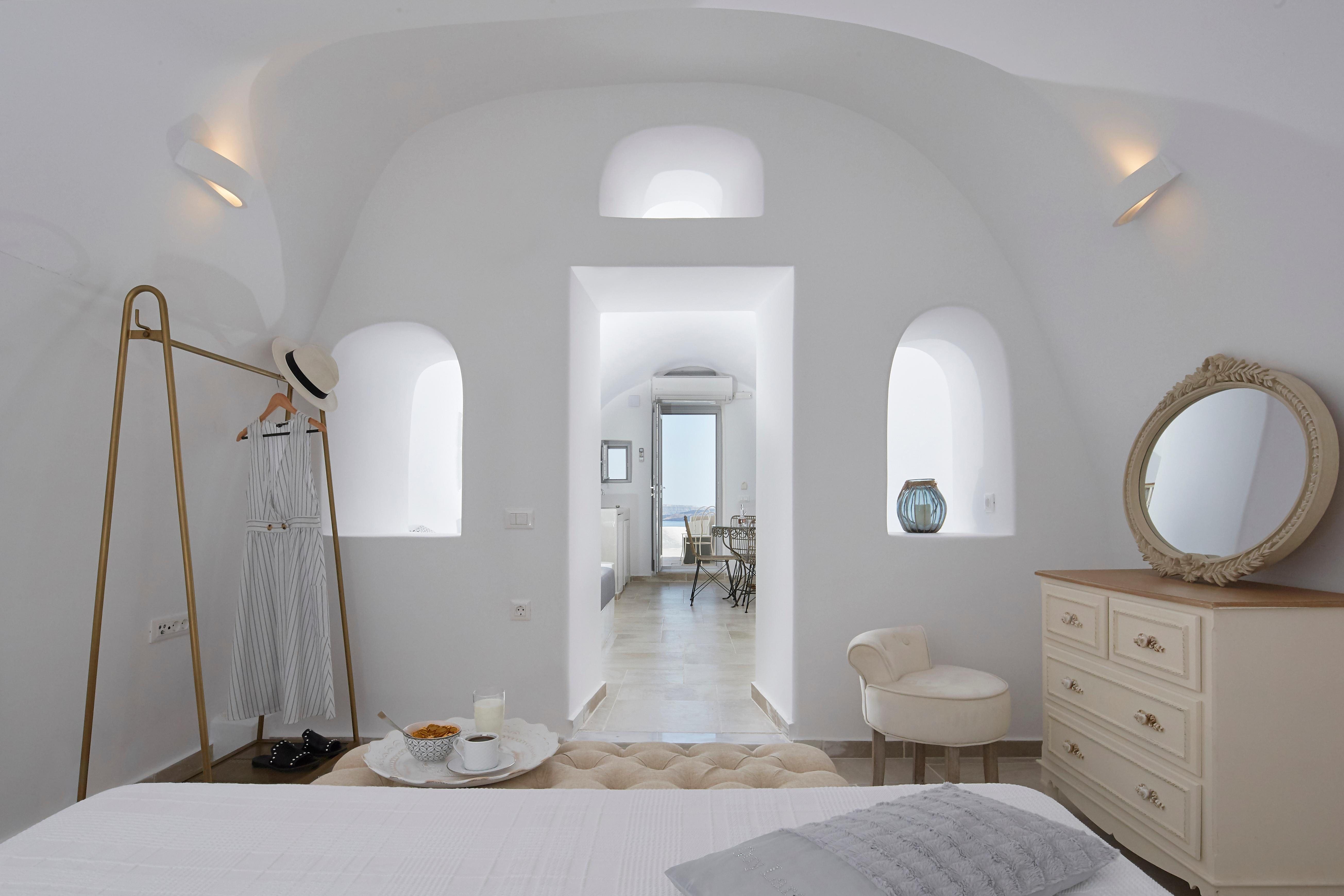 Villa Lefki Pirgos Santorini: Chic 1-Bedroom Apartment with Hot Tub and Sea Views, Santorini