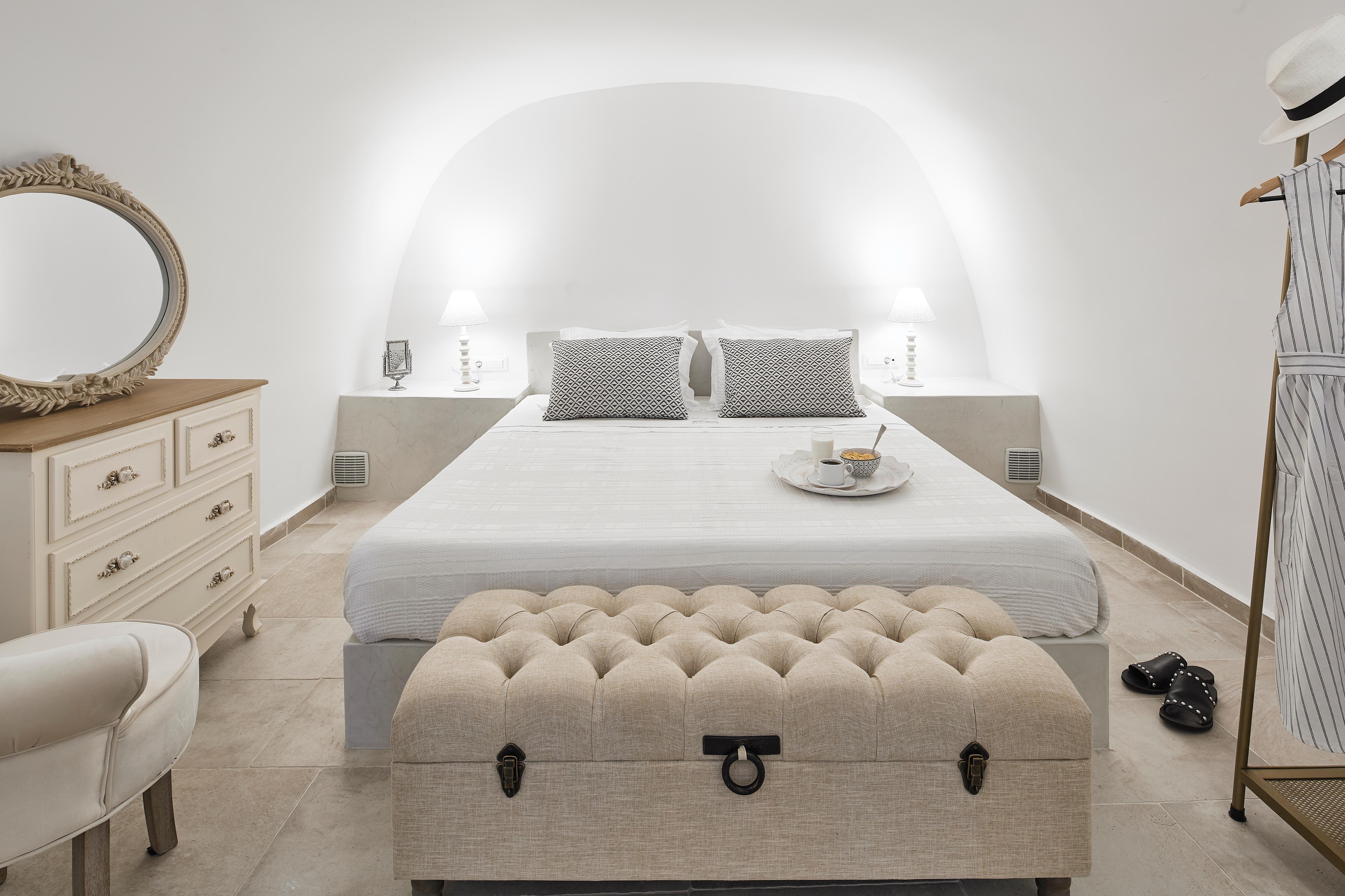 Villa Lefki Pirgos Santorini: Chic 1-Bedroom Apartment with Hot Tub and Sea Views, Santorini
