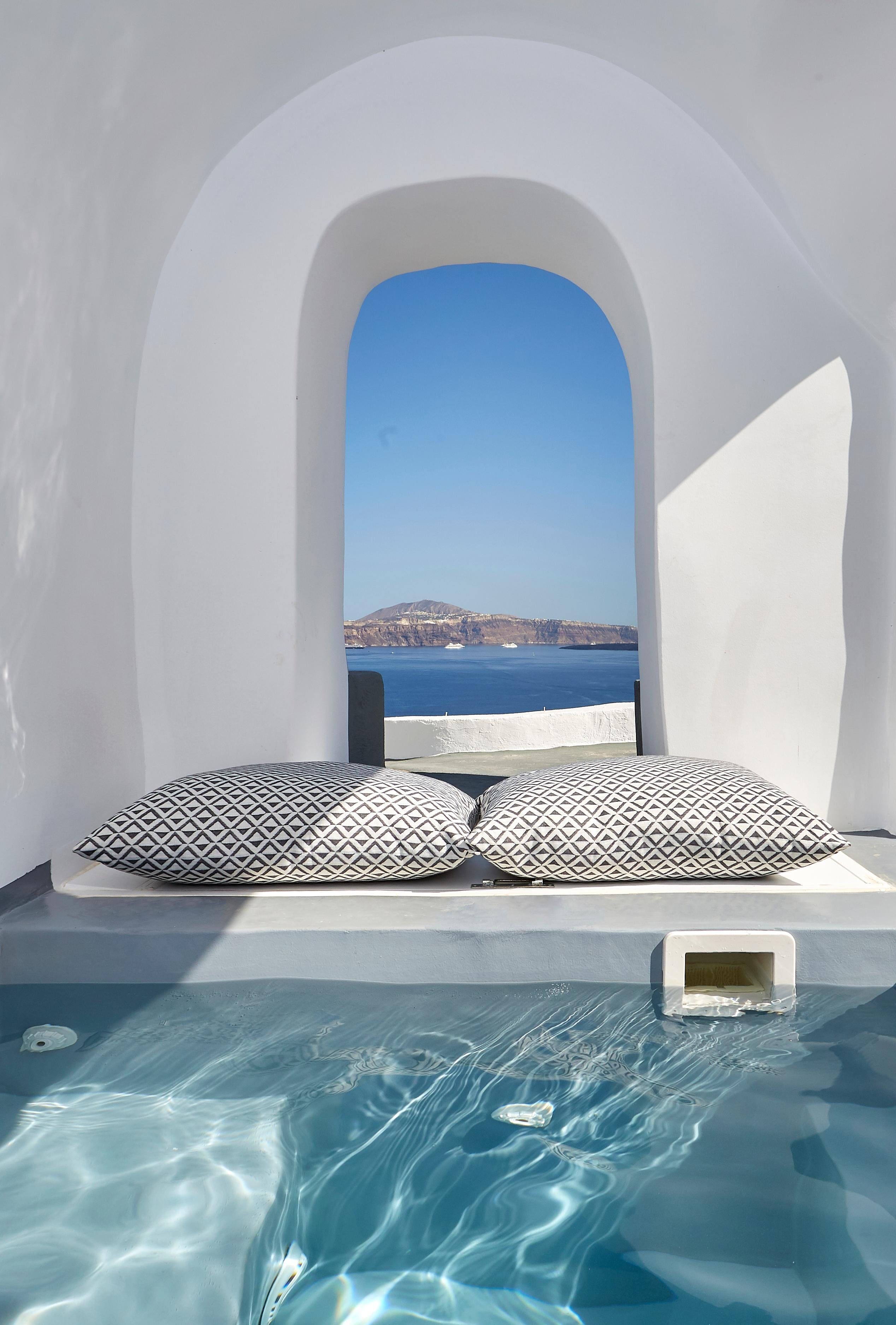 Villa Lefki Pirgos Santorini: Chic 1-Bedroom Apartment with Hot Tub and Sea Views, Santorini