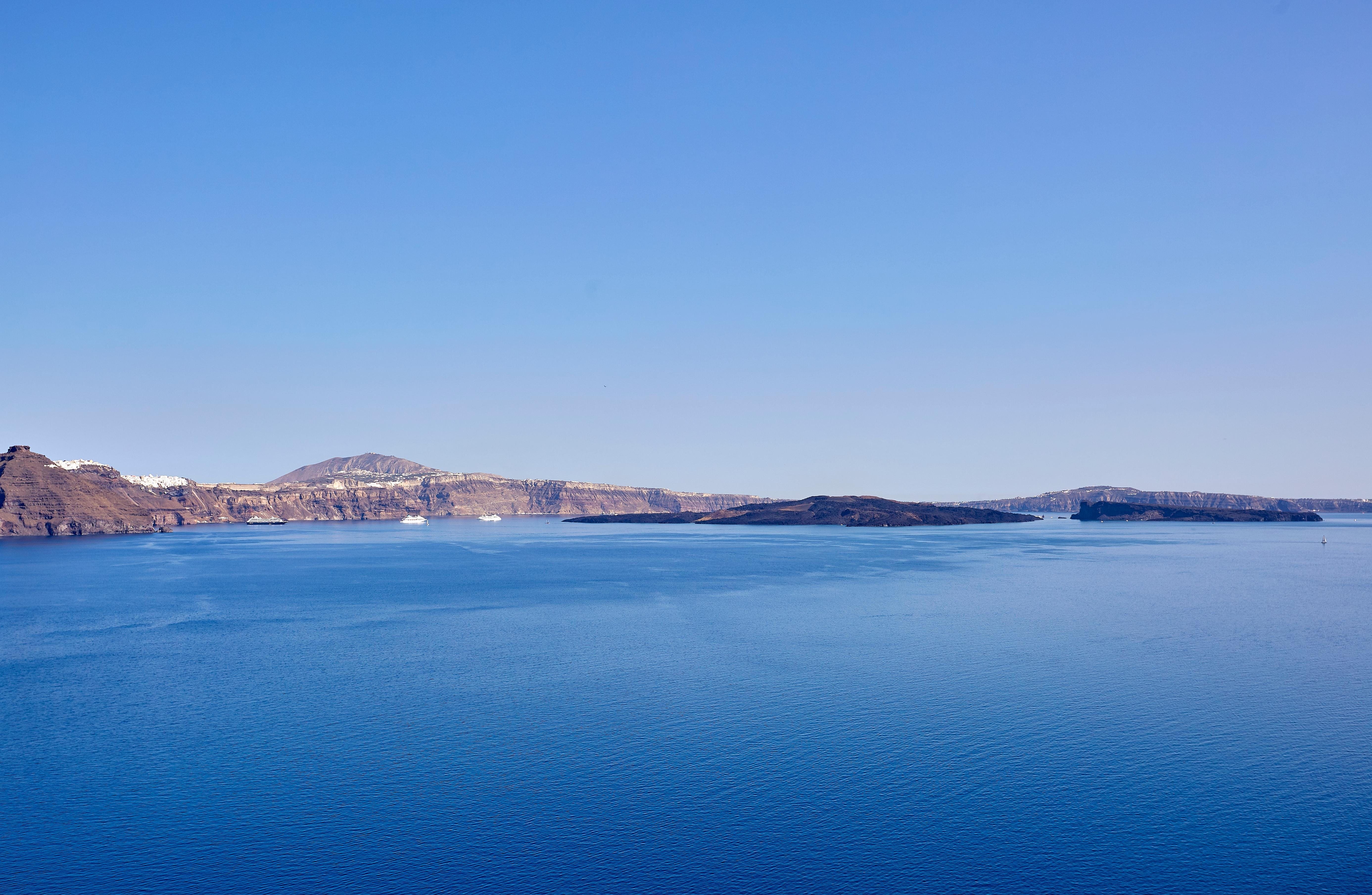 Villa Lefki Pirgos Santorini: Chic 1-Bedroom Apartment with Hot Tub and Sea Views, Santorini