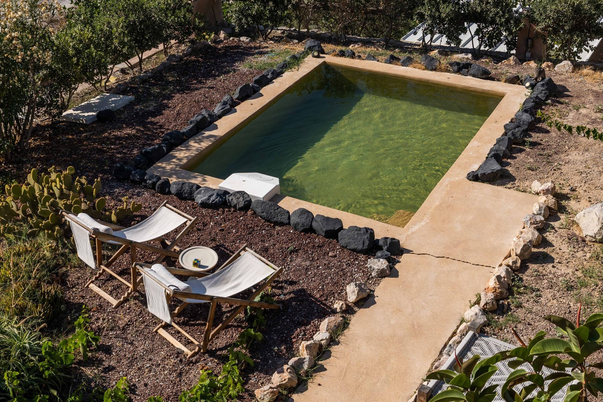 Villa Zephyros Finikia Santorini: Charming 3-Bedroom Apartment with Pool and Hot Tub, Santorini
