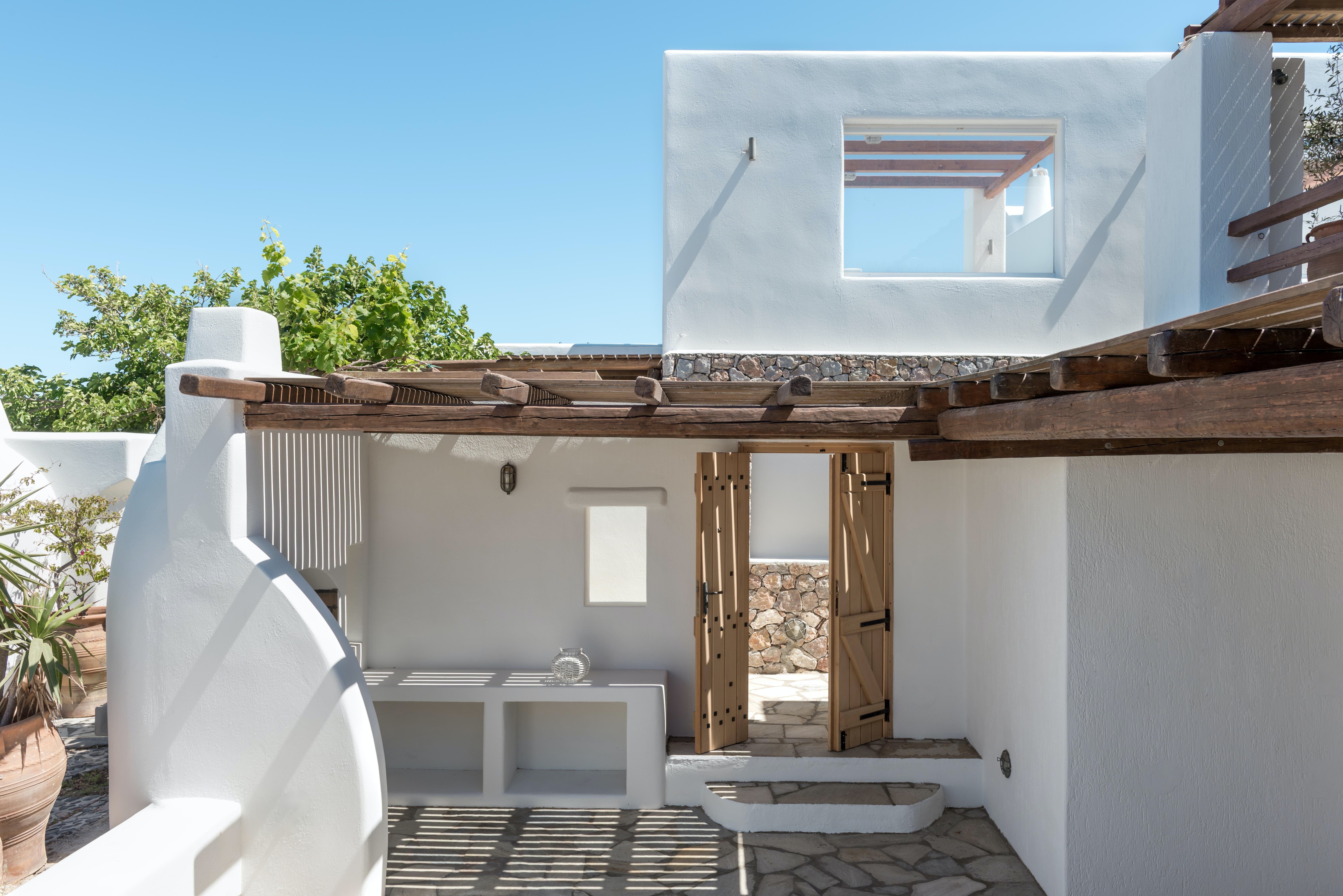 Villa Lysias Emporio Santorini: Charming 1-Bedroom Apartment with Sea Views and Beach Access, Santorini
