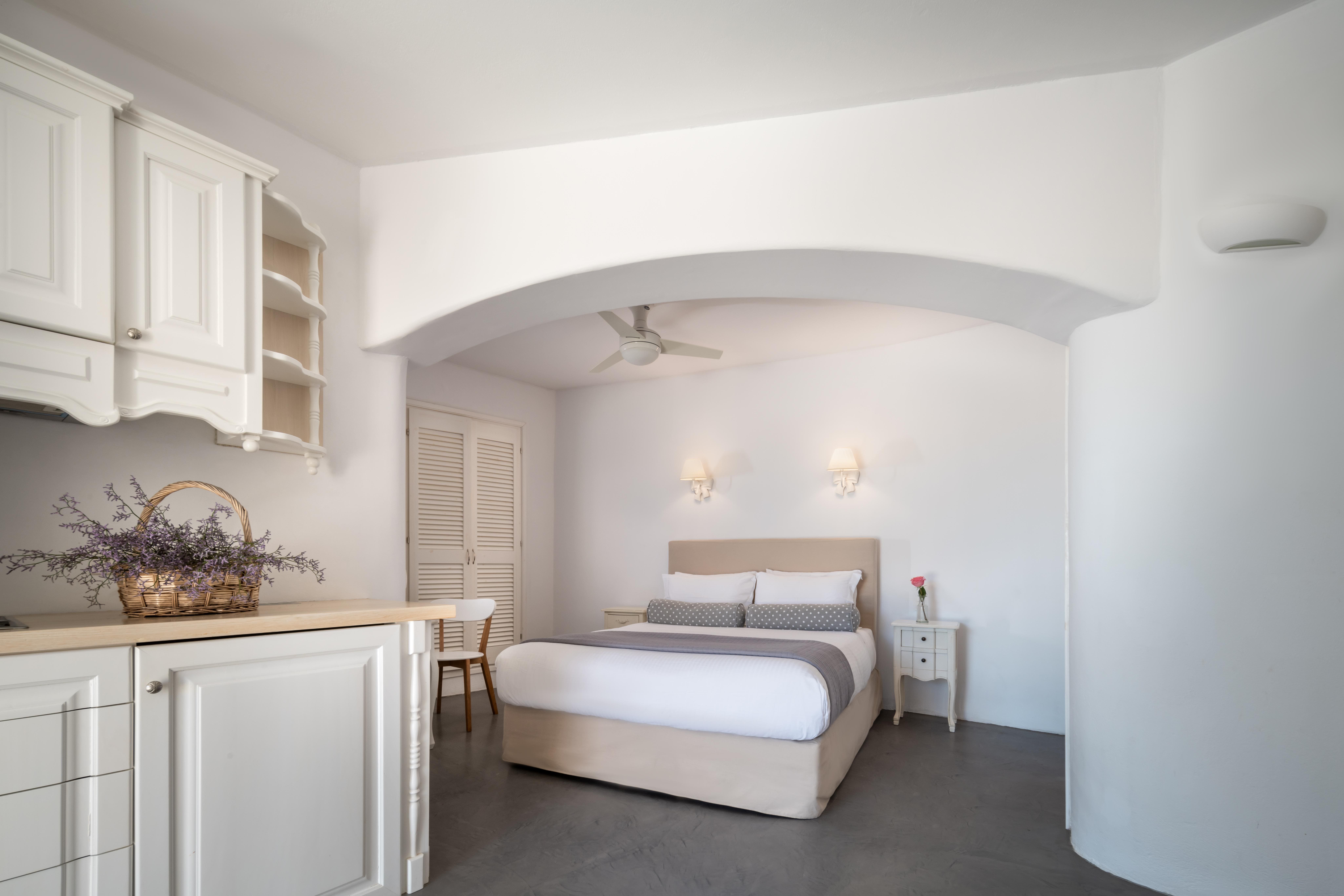 Villa Lysias Emporio Santorini: Charming 1-Bedroom Apartment with Sea Views and Beach Access, Santorini