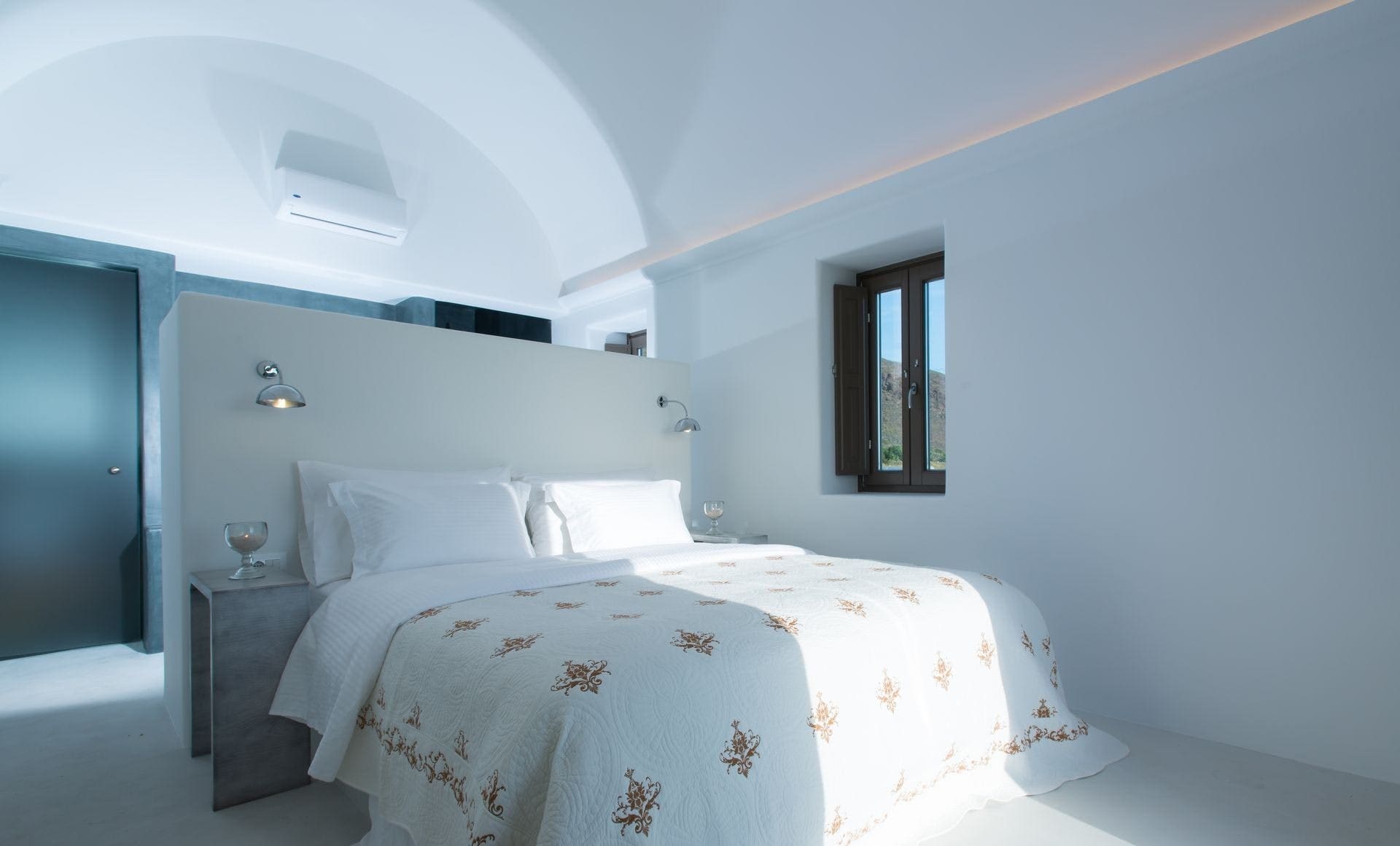 Villa Ostria Megalochori Santorini: Stylish 1-Bedroom Apartment with Infinity Pool and Sea Views, Santorini