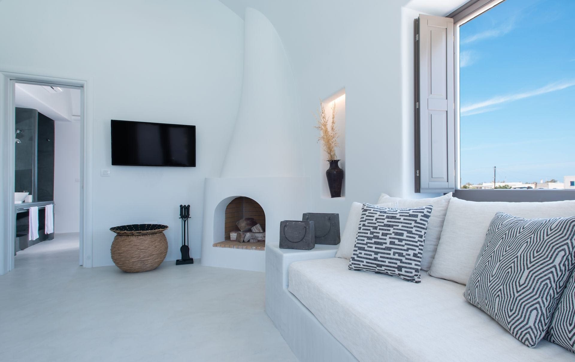 Villa Ostria Megalochori Santorini: Stylish 1-Bedroom Apartment with Infinity Pool and Sea Views, Santorini