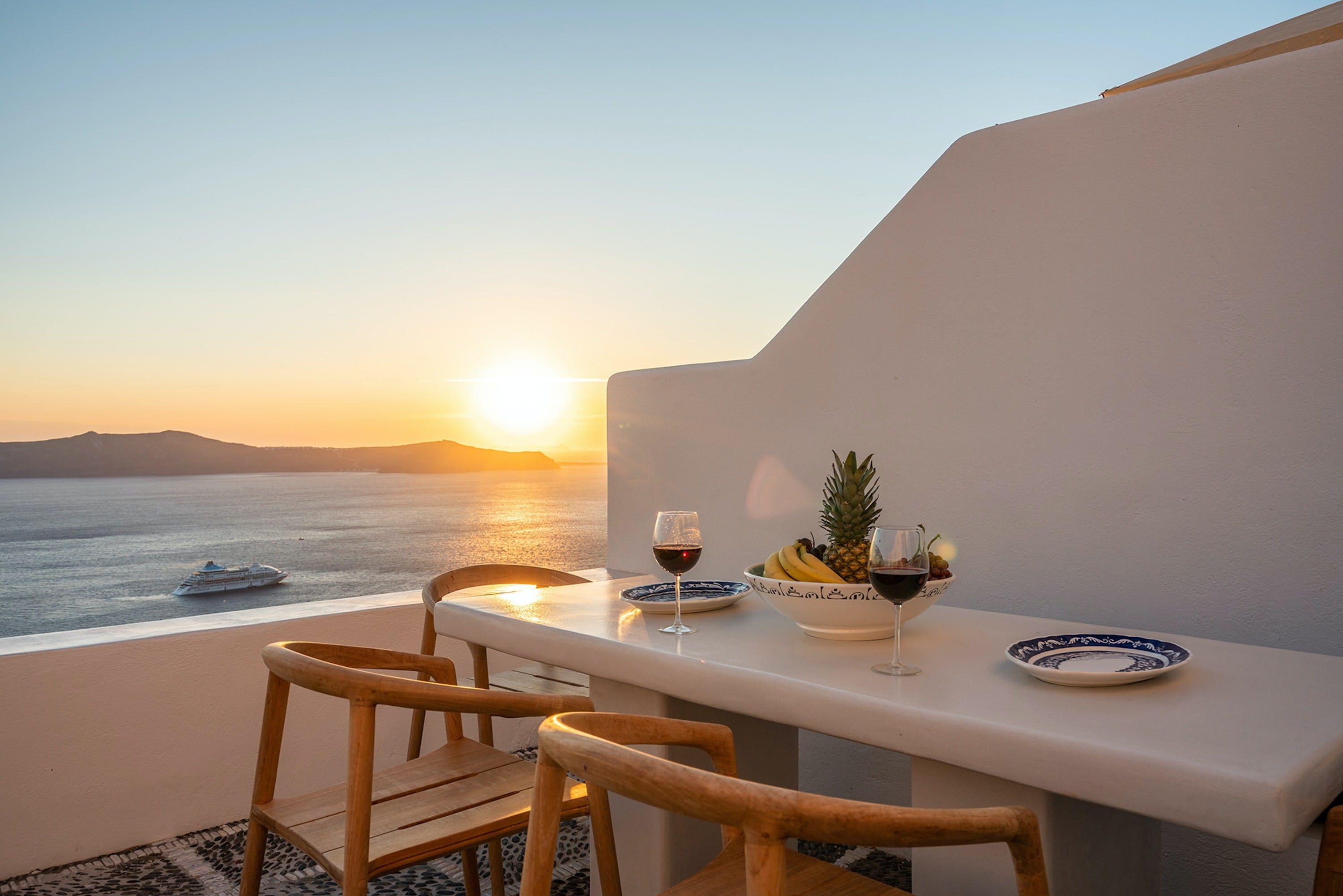 Villa Boreas Pyrgos Santorini: Luxury 1-Bedroom Apartment with Hot Tub and Seaview, Santorini