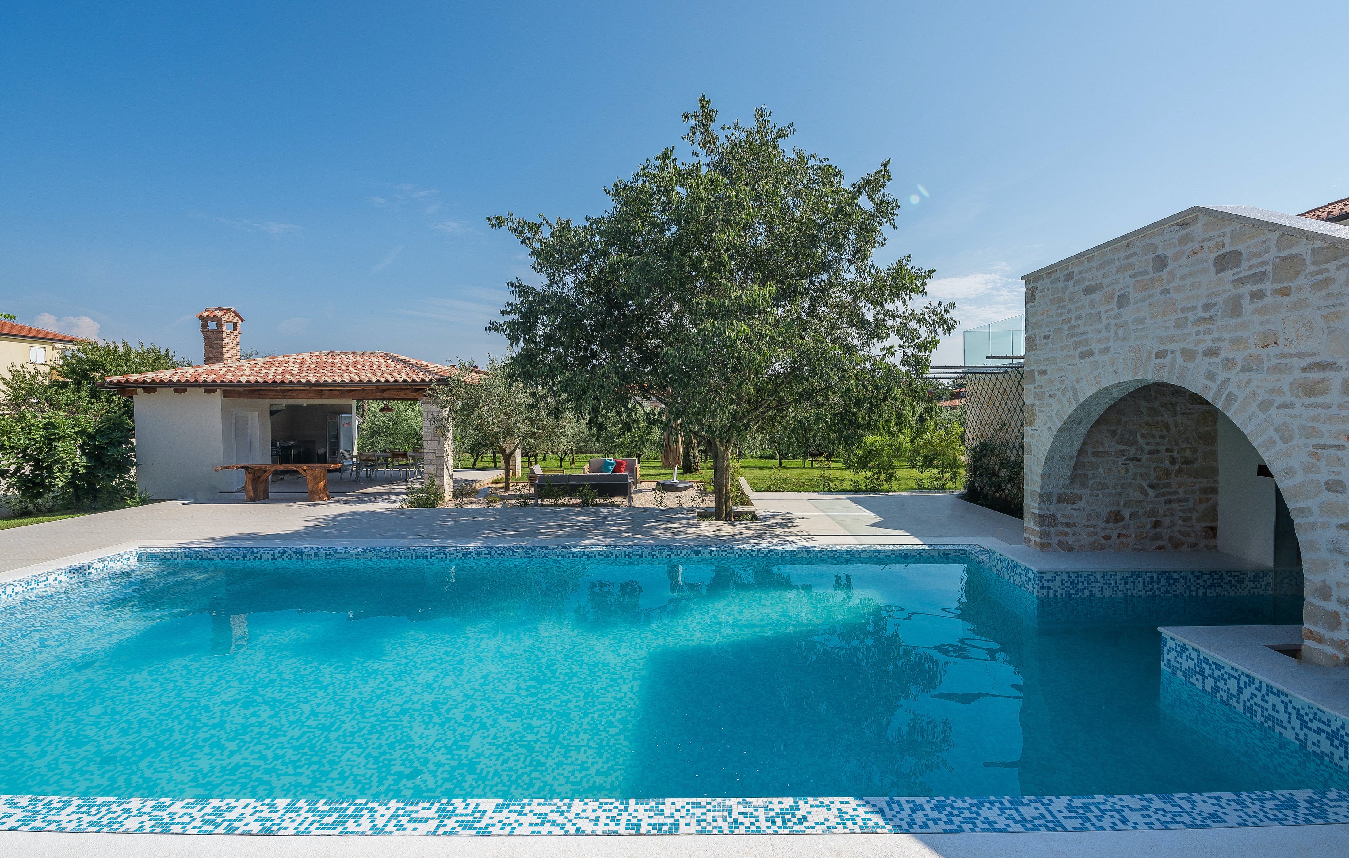 Kuća Lefki Kanegra Istria: Luxury 4-Bedroom Apartment with Indoor Pool and Sauna, Istria