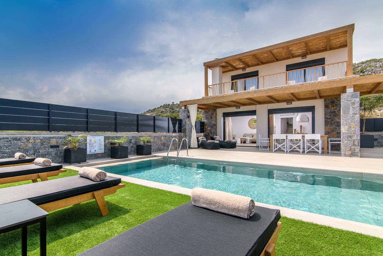 Villa Kapsali Plaka: Spacious 3-Bedroom Apartment with Pool and Sea Views, Plaka Crete