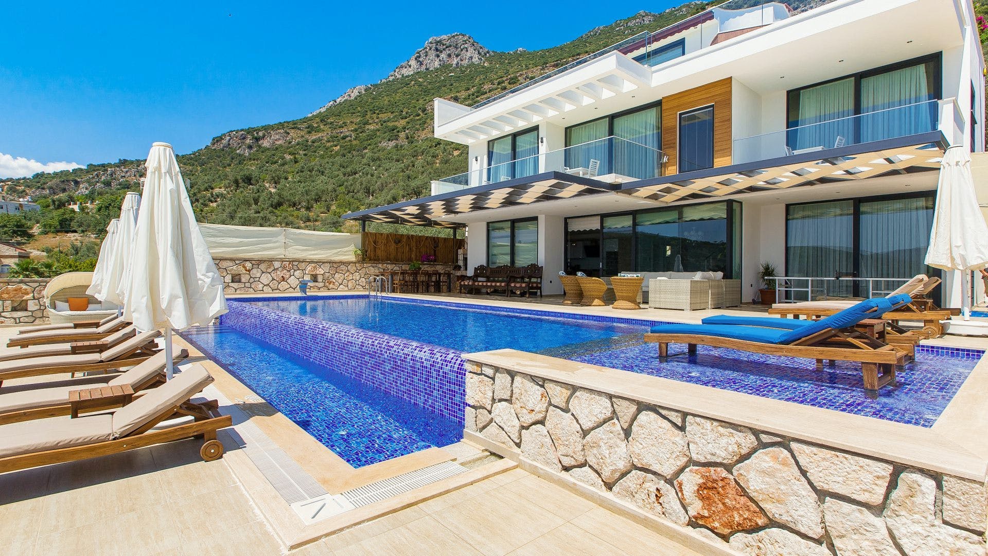 Villa Karpuz Antalya: Luxury 5-Bedroom Villa with Infinity Pool and Seaview, Antalya