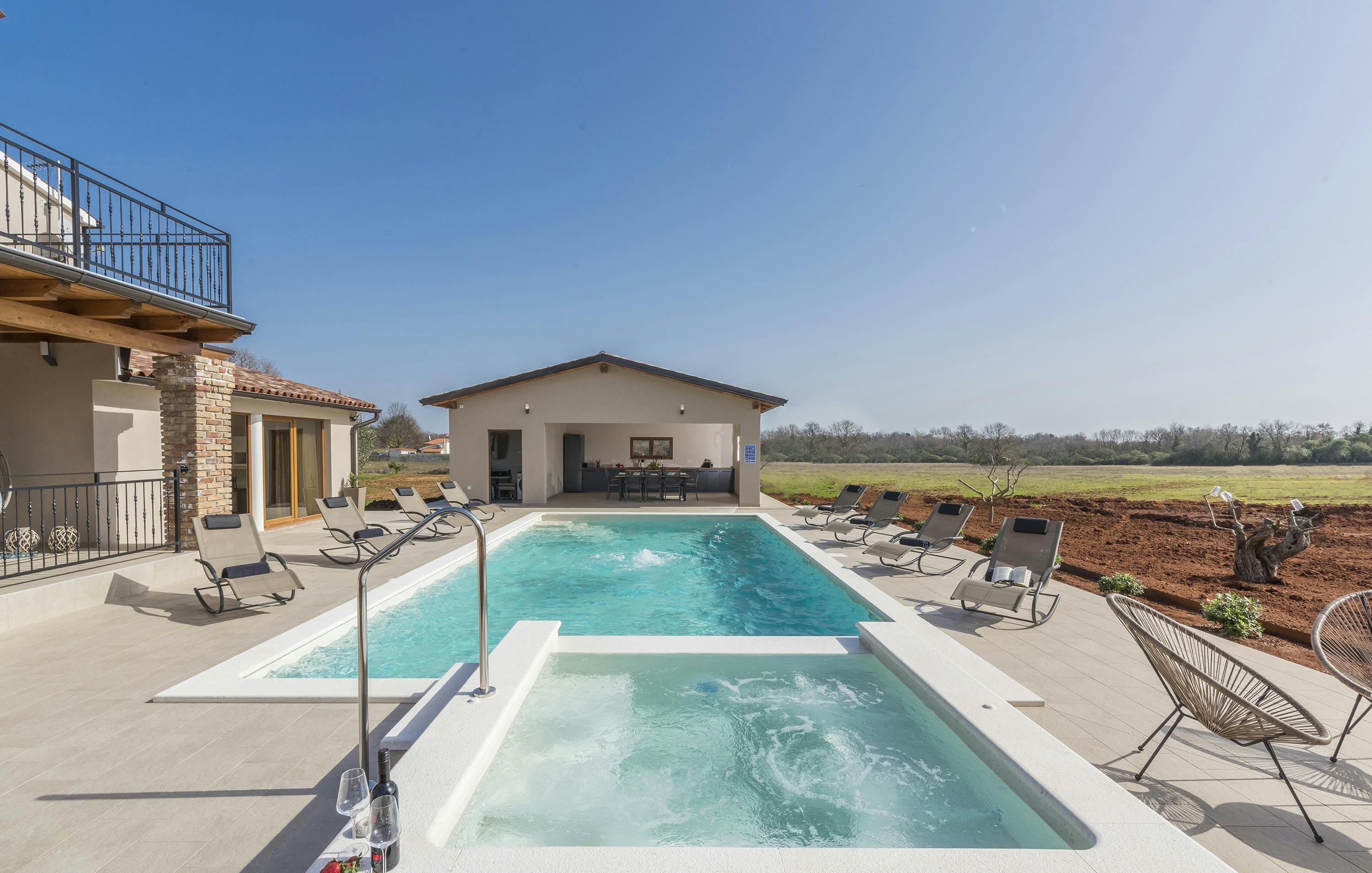 Villa Karstina Pula: Luxury 3-Bedroom Villa with Private Pool and Hot Tub, Istria