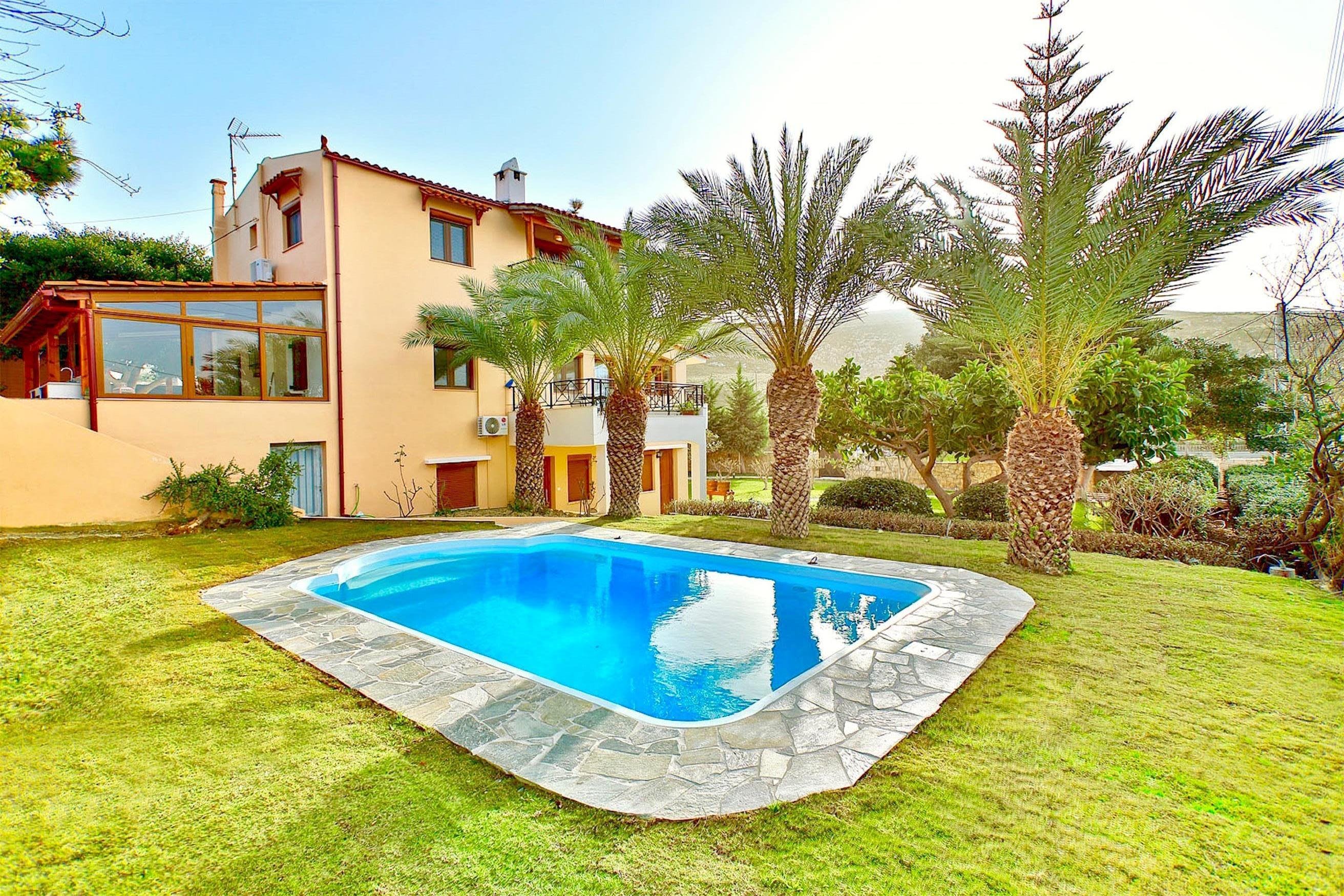 Villa Karteros Crete: Spacious 5-Bedroom Luxury Villa Rental with Pool and Sea Views, Crete