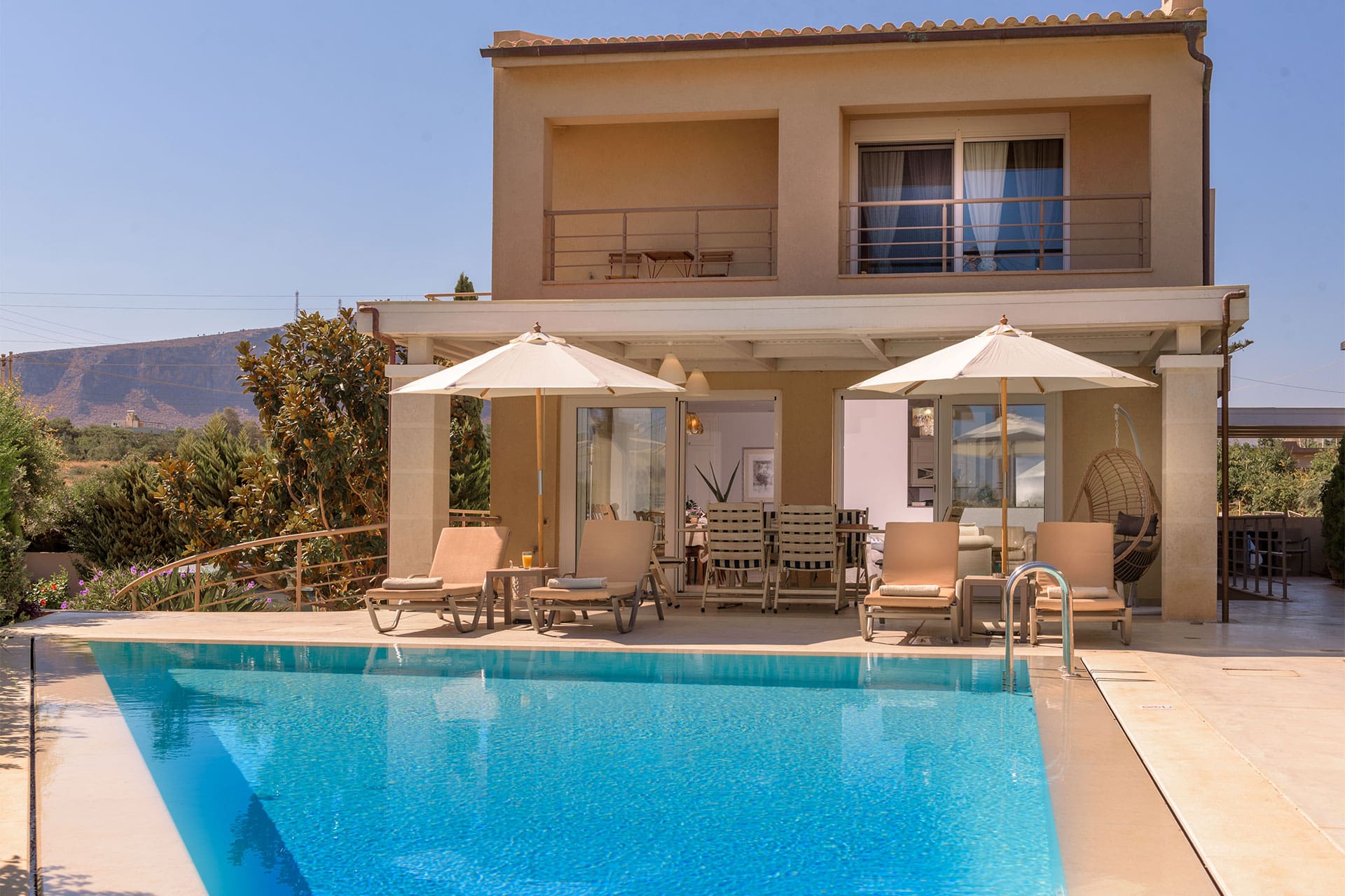 Villa Lysias Agios Titos Heraklion Town: Luxury 4-Bedroom Villa with Private Pool and Sea Views, Heraklion