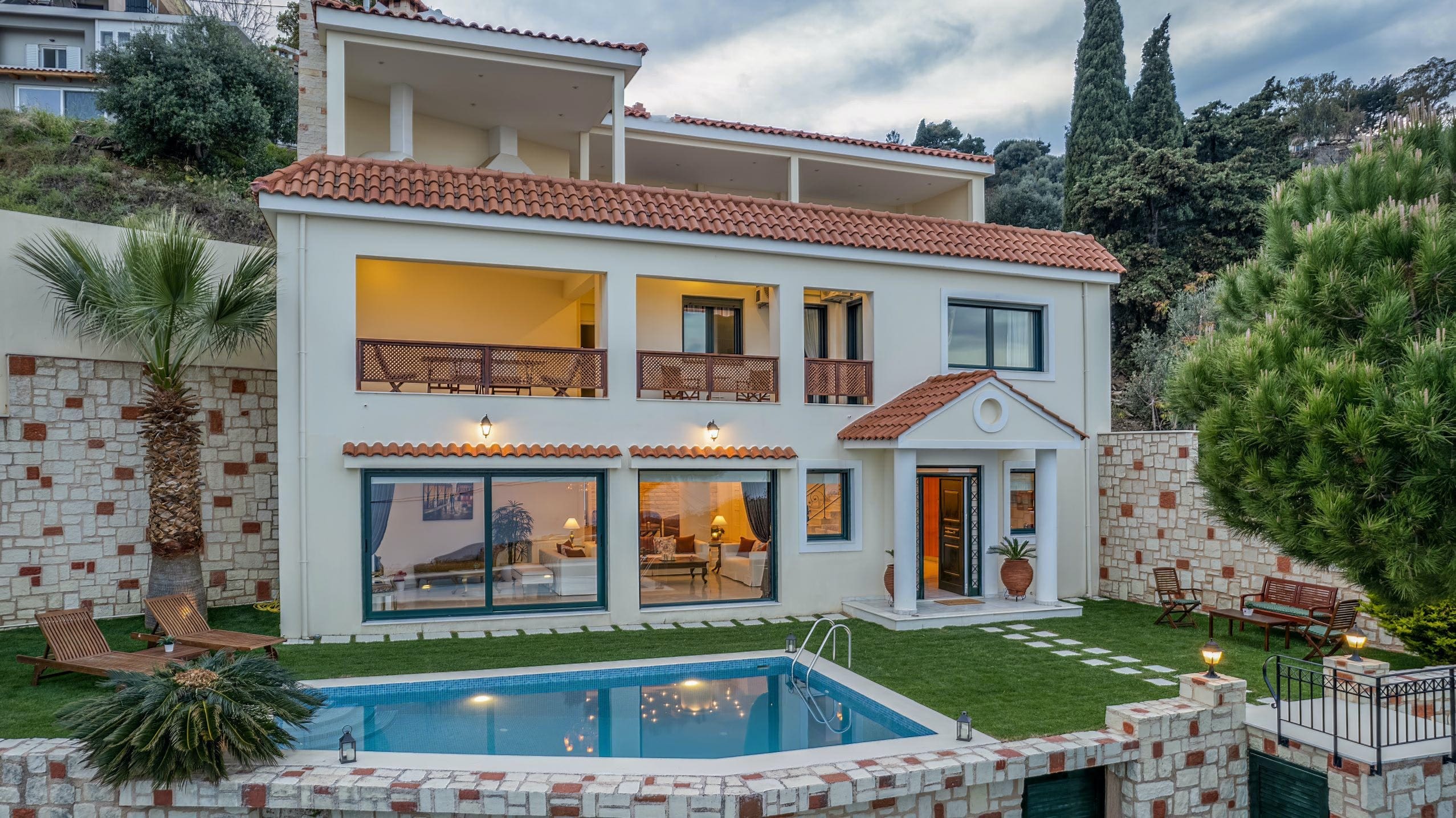 Villa Lysias Vournas Heraklion Town: Luxury 3-Bedroom Villa with Private Pool and Sea Views, Heraklion