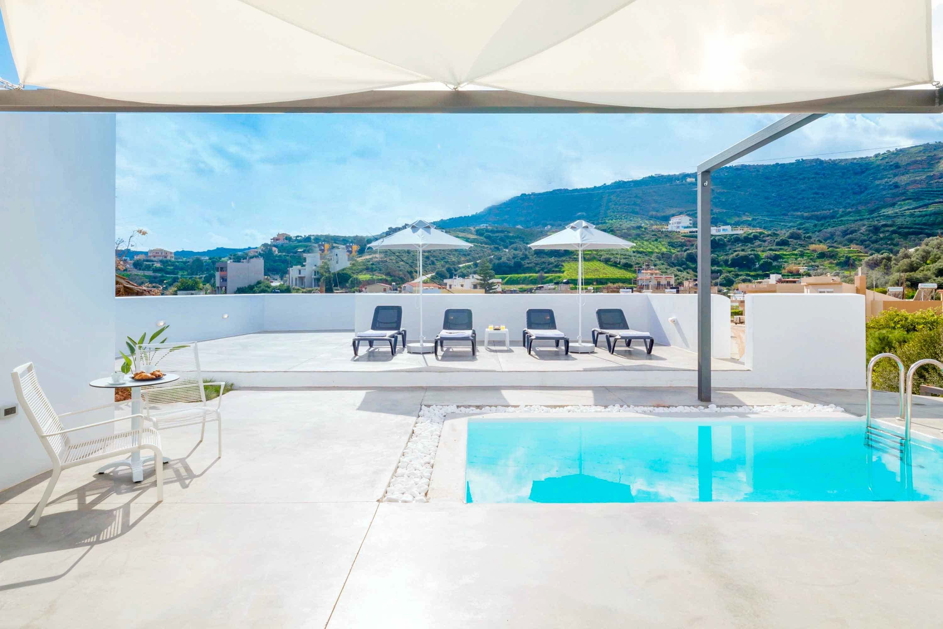 Villa Lysias Lofos Heraklion Town: Chic 2-Bedroom Apartment with Swimming Pool and Sea Views, Heraklion