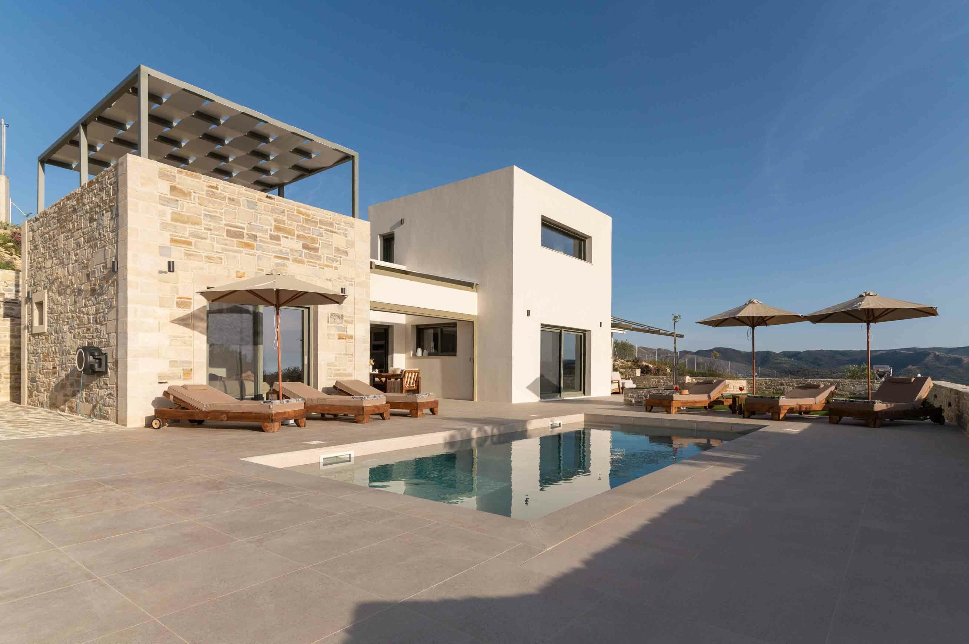Villa Karteros Kalamaki: Luxury 3-Bedroom Villa with Private Pool and Sea Views, Crete