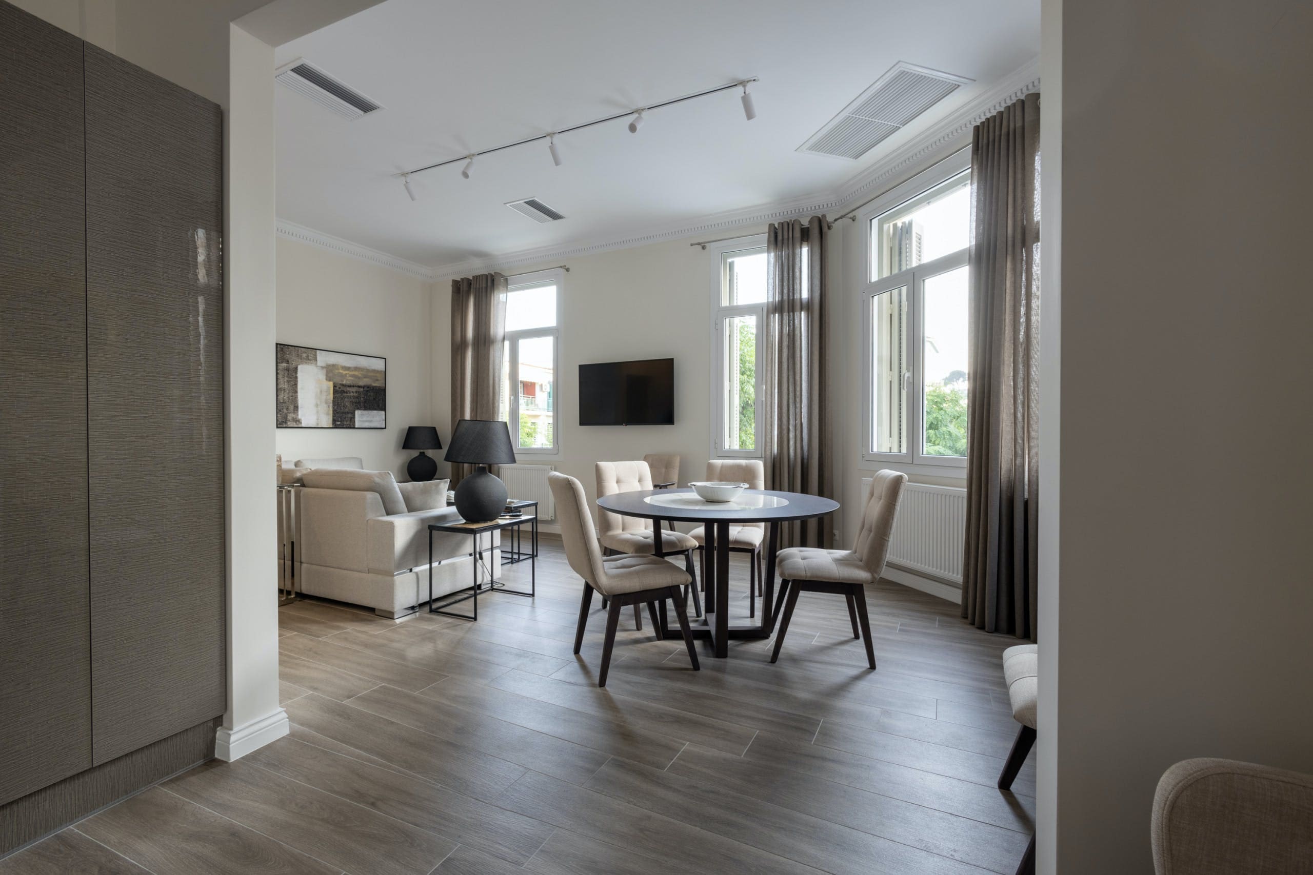 Villa Karyd Athens: Stylish 2-Bedroom Apartment Rental with Air-Con and Family-Friendly Features, Athens