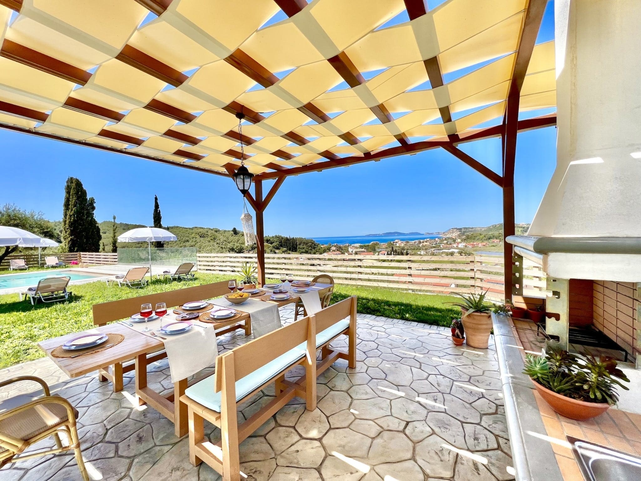 Villa Ostrea Loutsa Agios Stefanos: Spacious 4-Bedroom Apartment with Infinity Pool and Sea Views, Agios Stefanos