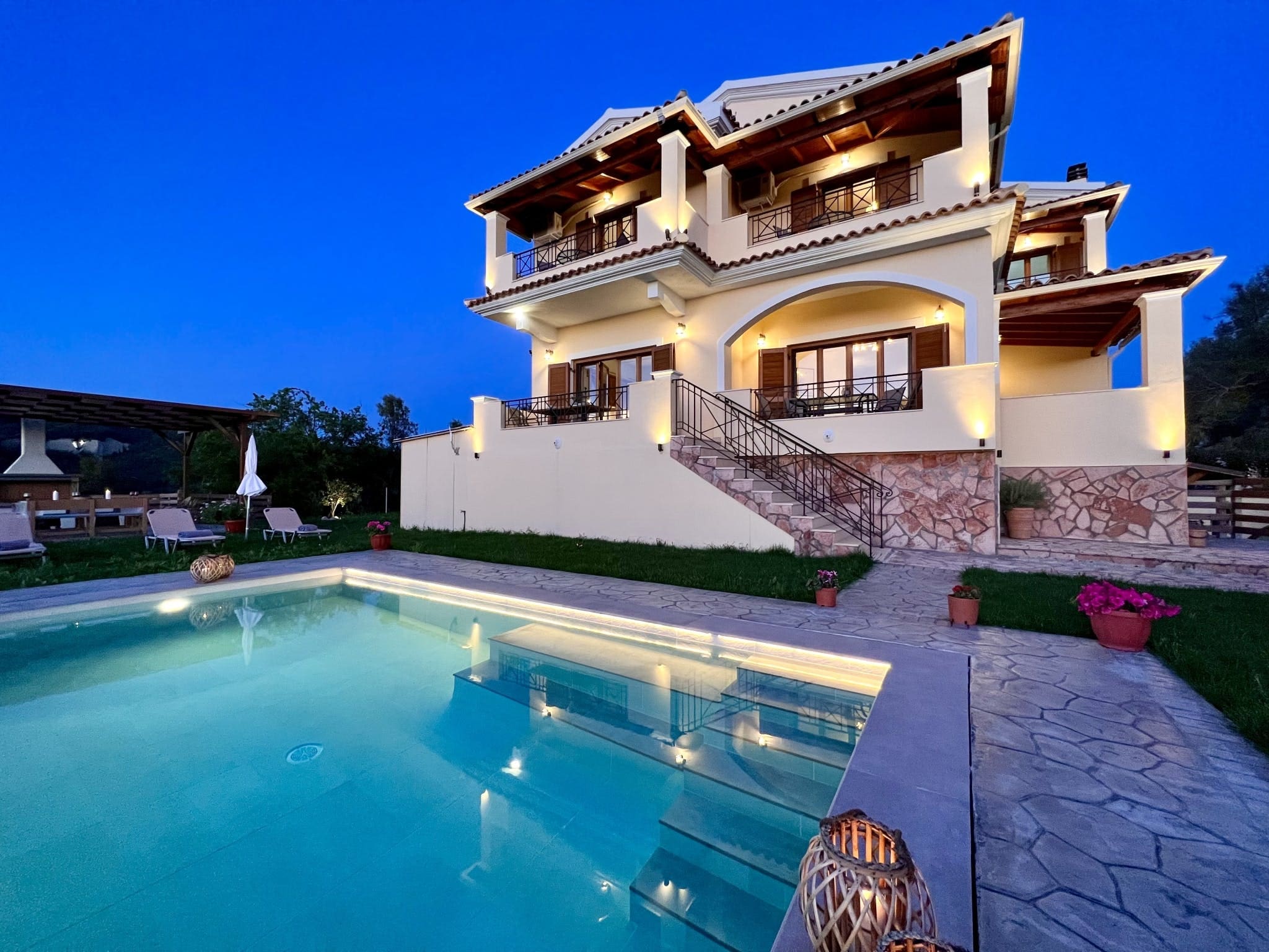 Villa Ostrea Loutsa Agios Stefanos: Spacious 4-Bedroom Apartment with Infinity Pool and Sea Views, Agios Stefanos