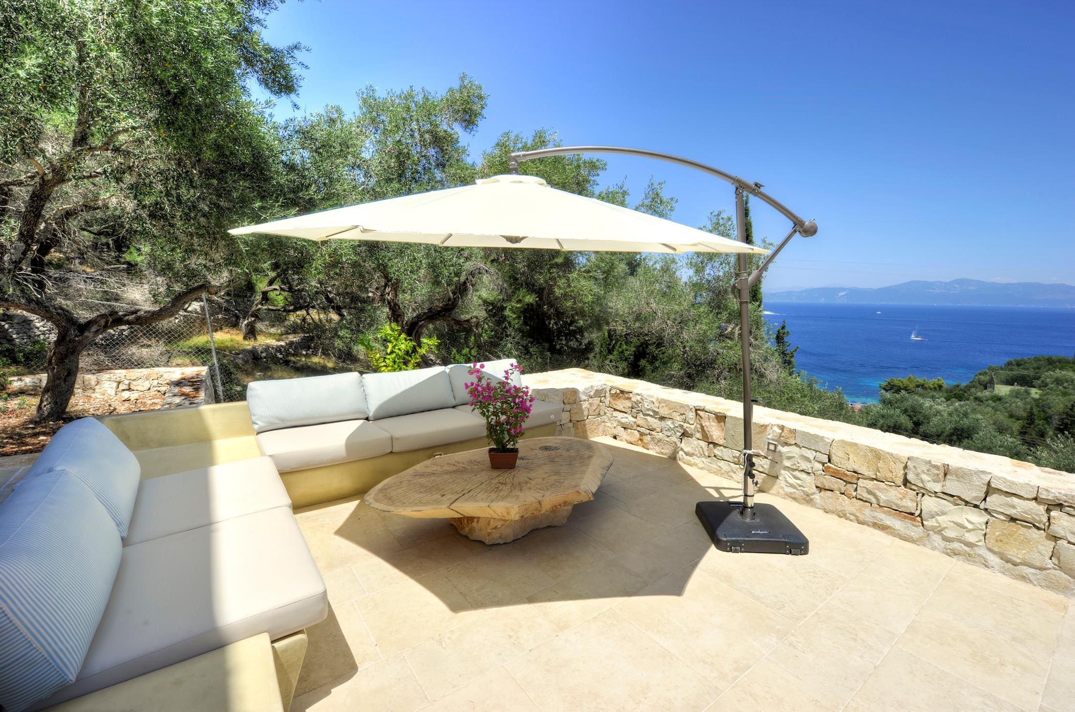 Villa Lysias Vrika Paxi: Charming 2-Bedroom Apartment with Pool and Sea Views, Paxi Greece
