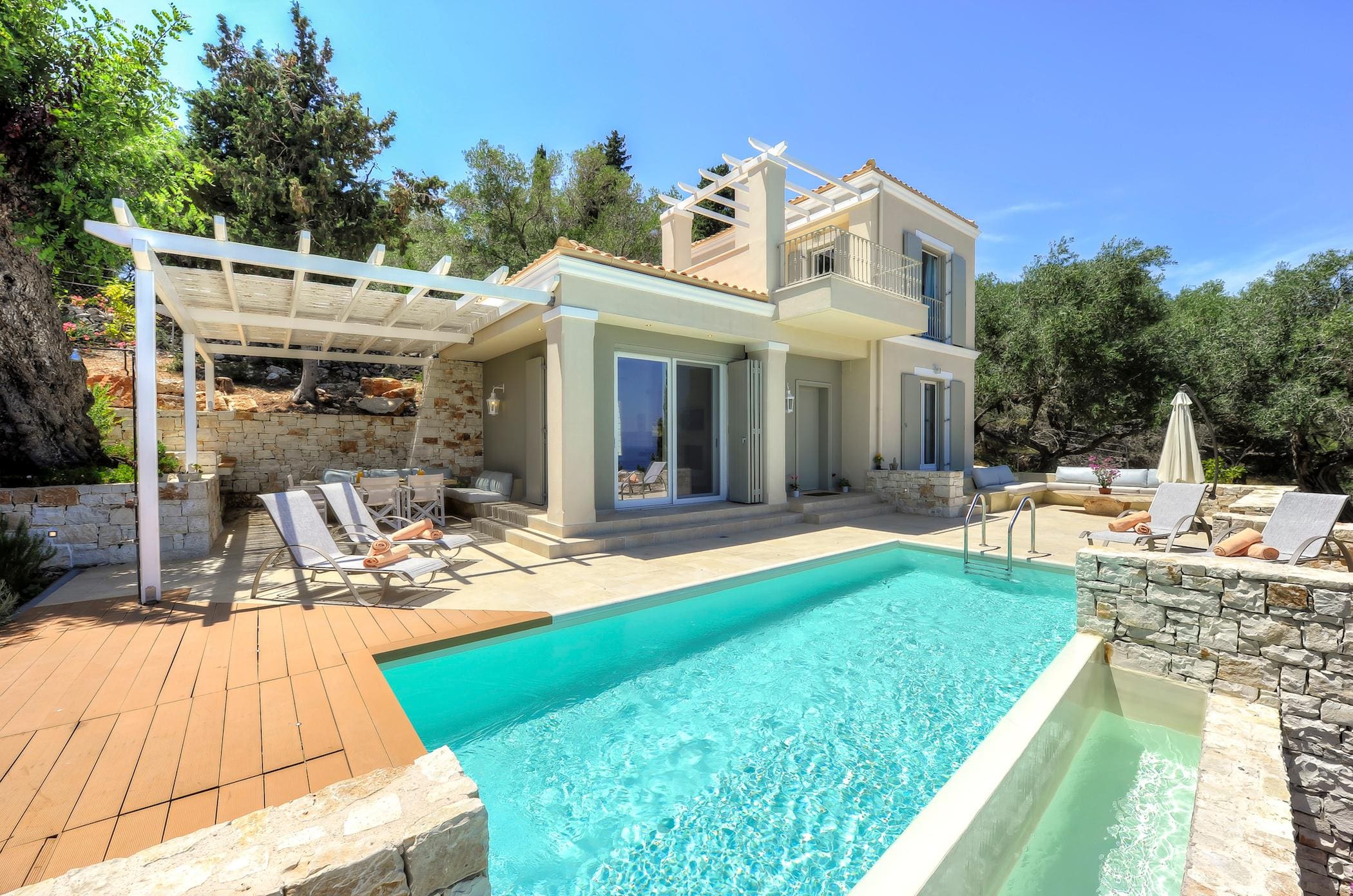 Villa Lysias Vrika Paxi: Charming 2-Bedroom Apartment with Pool and Sea Views, Paxi Greece