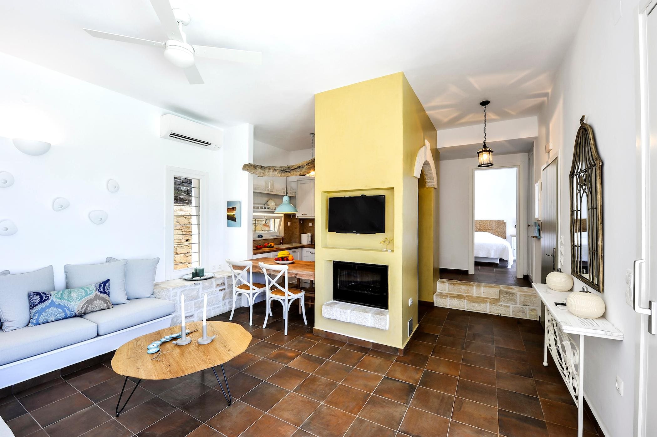 Villa Lysias Vrika Paxi: Charming 2-Bedroom Apartment with Pool and Sea Views, Paxi Greece